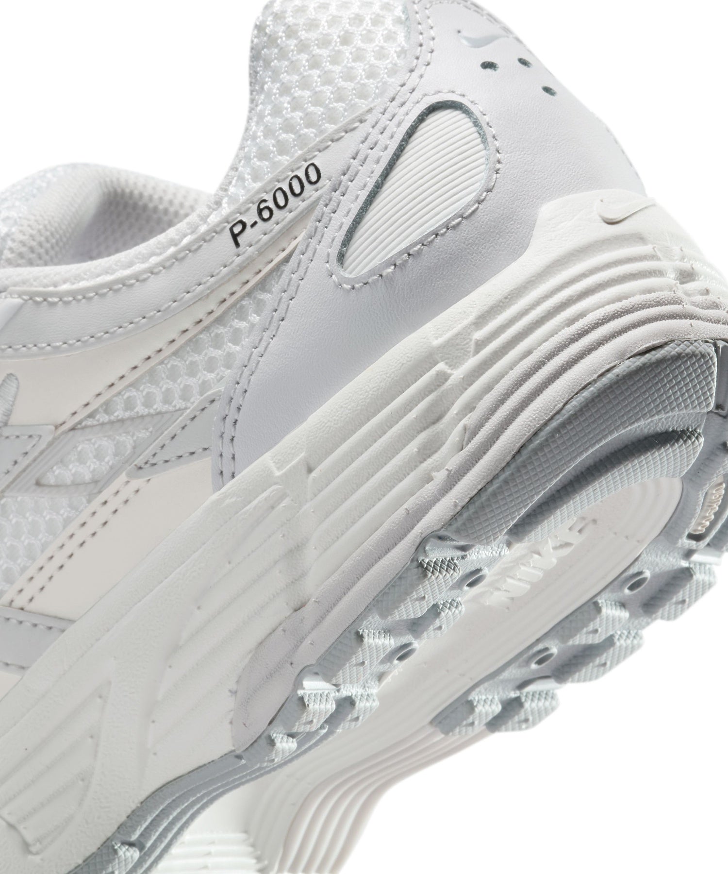 NIKE IF1756-100 WMNS P-6000 SE