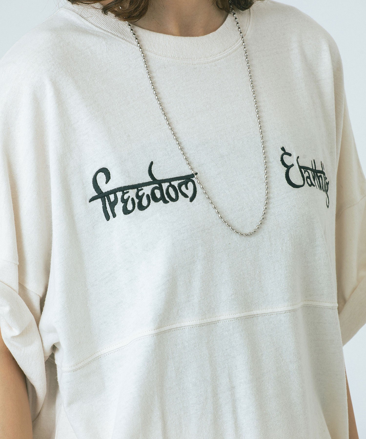 HLAADA for ROSE BUD/EMBROIDERY FOOT BALL TEE