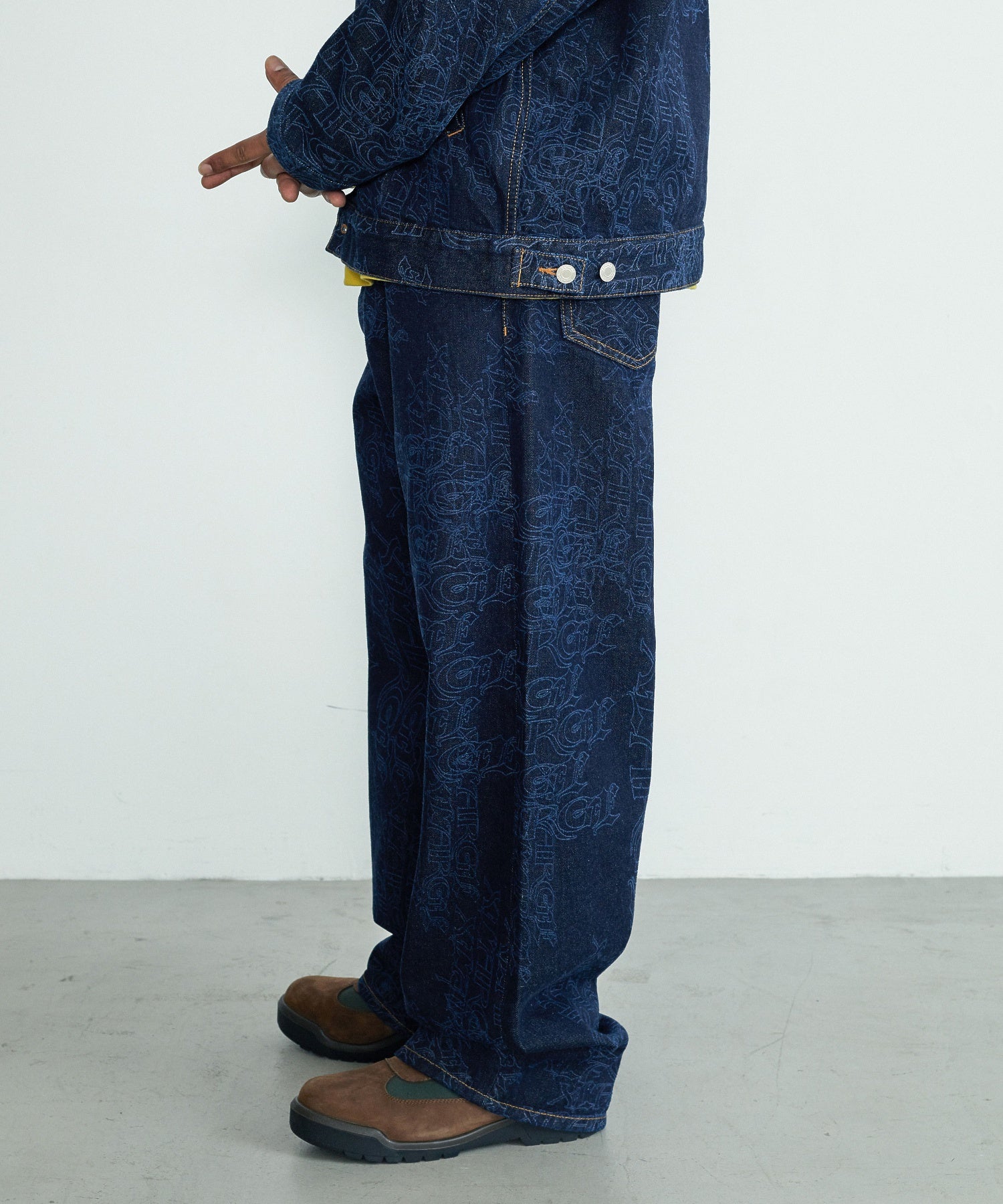 EMB DENIM PANTS