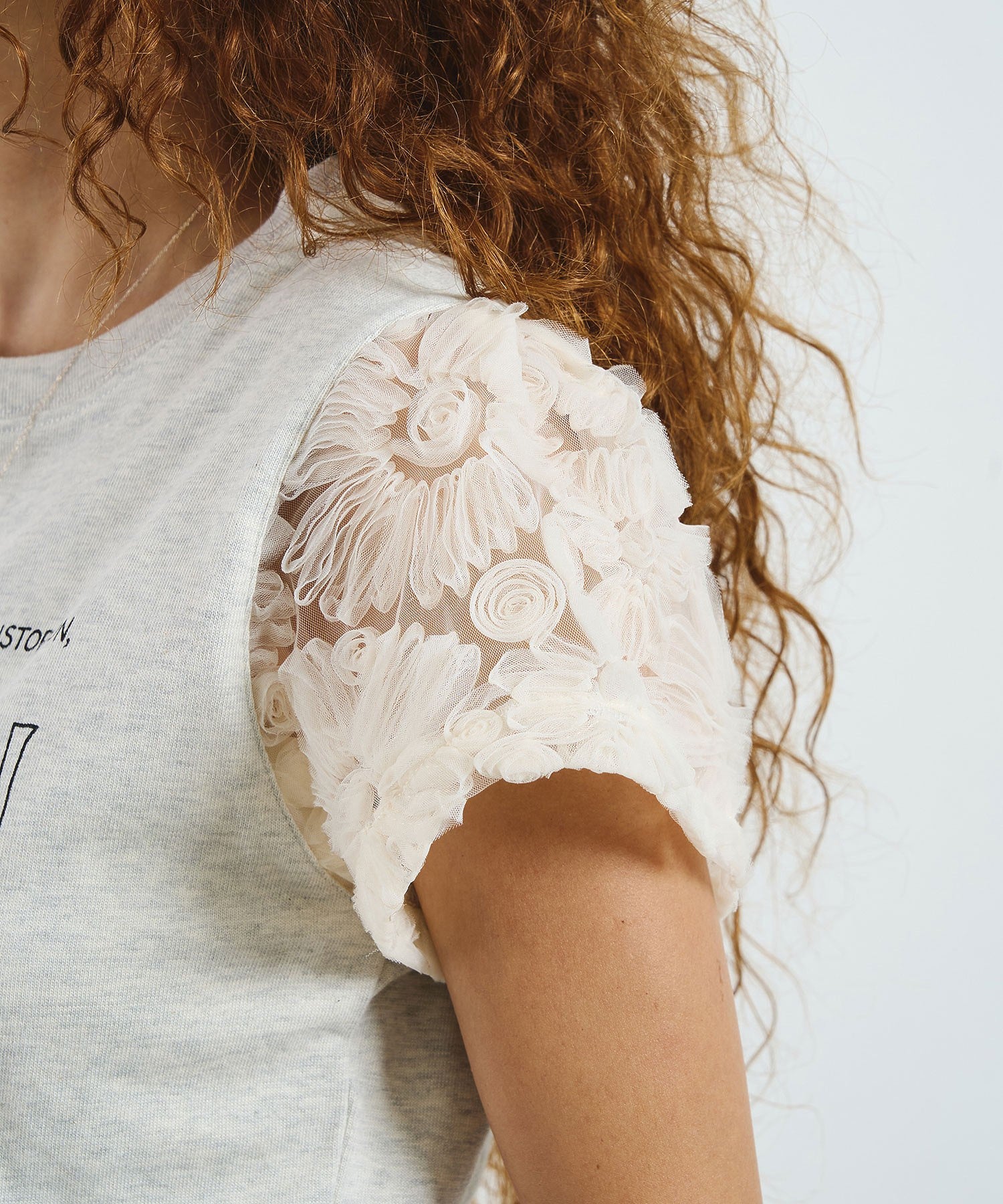 OKIRAKU×ROSEBUD/LACE SLEEVE GRAPHIC TOP