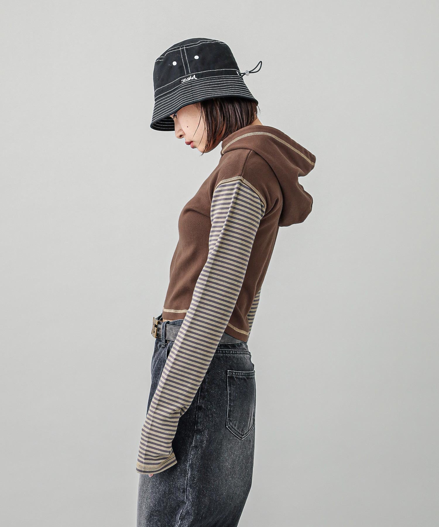 STRIPED SLEEVE COMPACT HOODED TOP