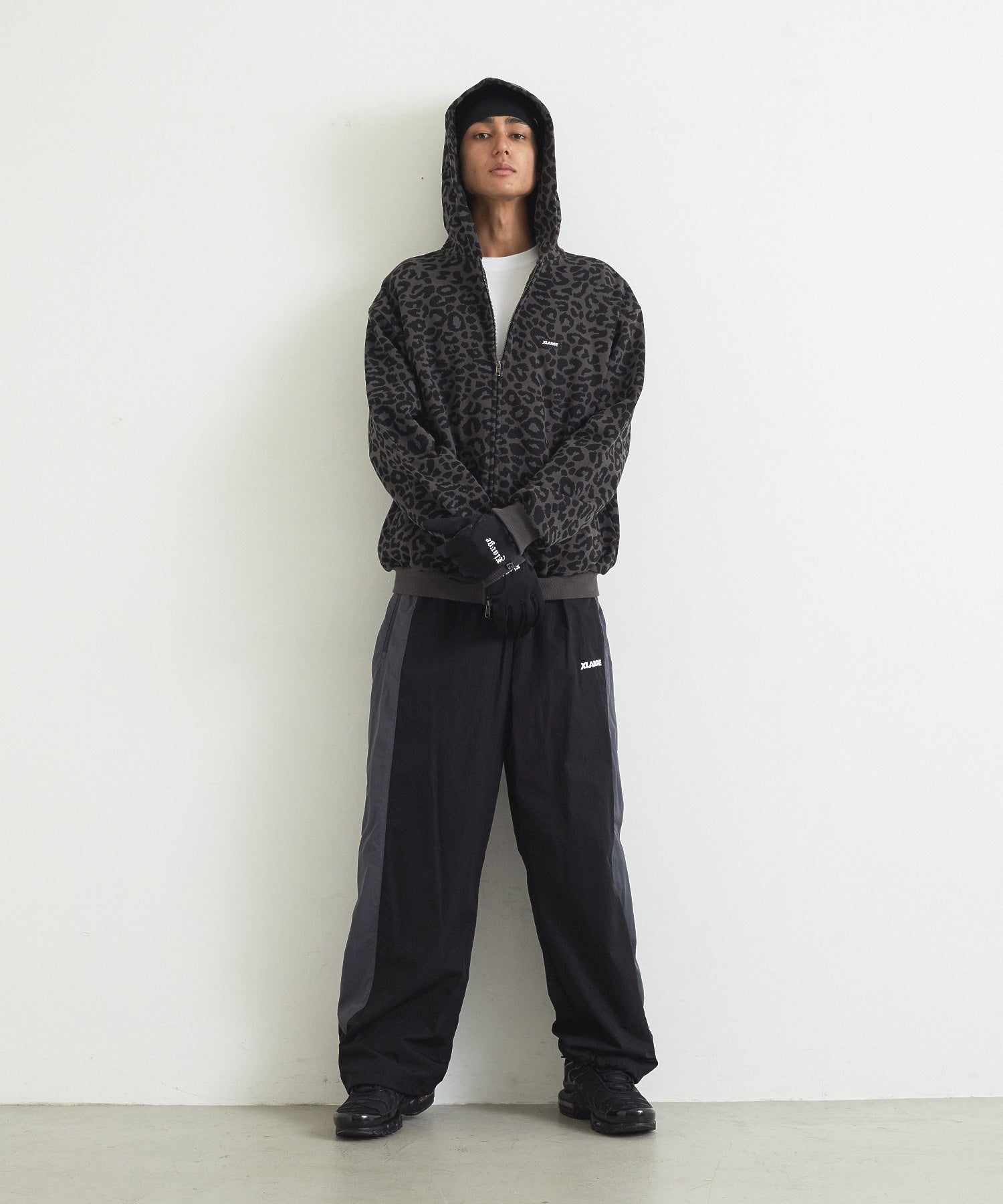 MODEL身長：183cm / 着用サイズ：ONE SIZE