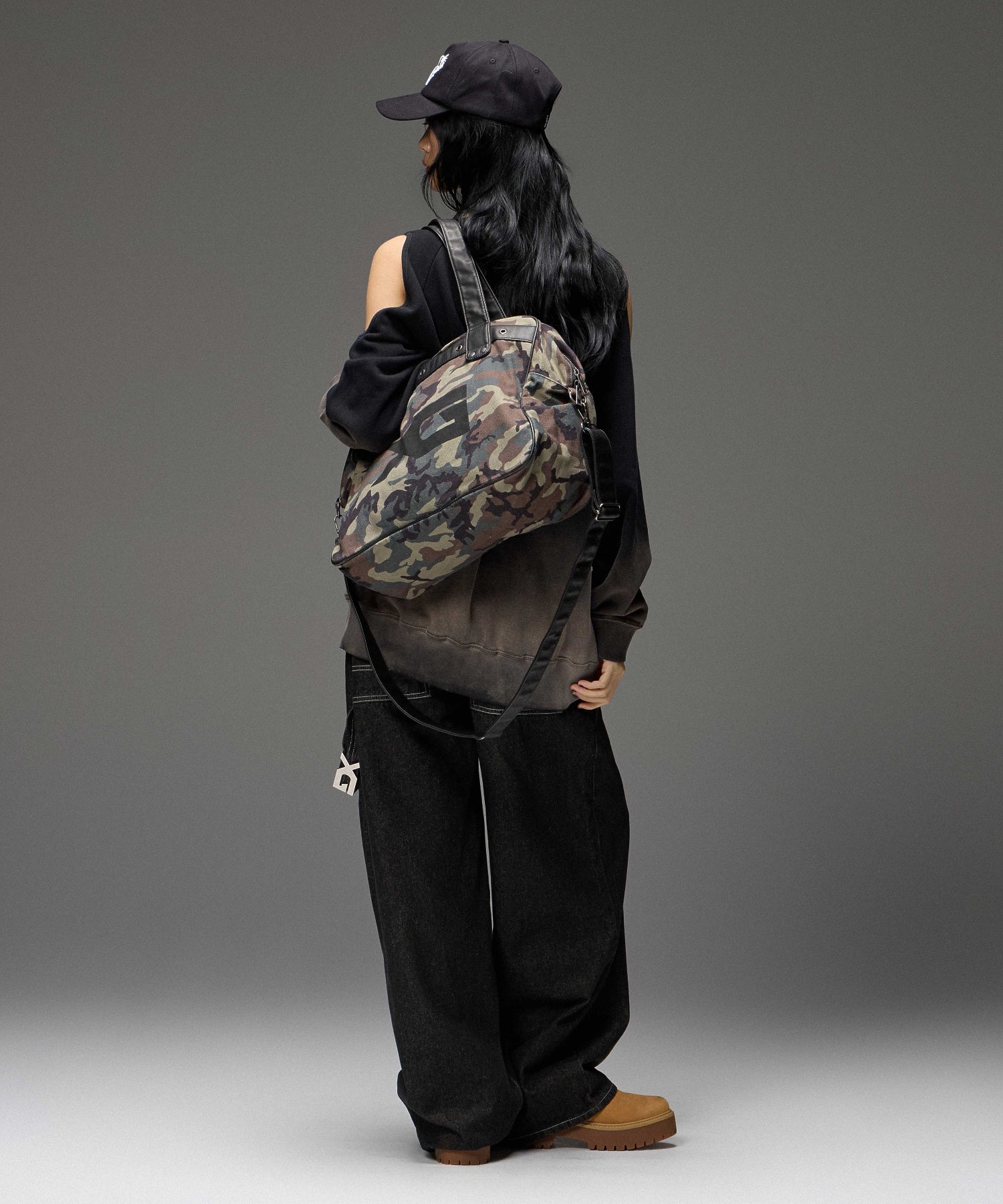 GRADIENT SPRAY OPEN-SHOULDER SWEATSHIRT
