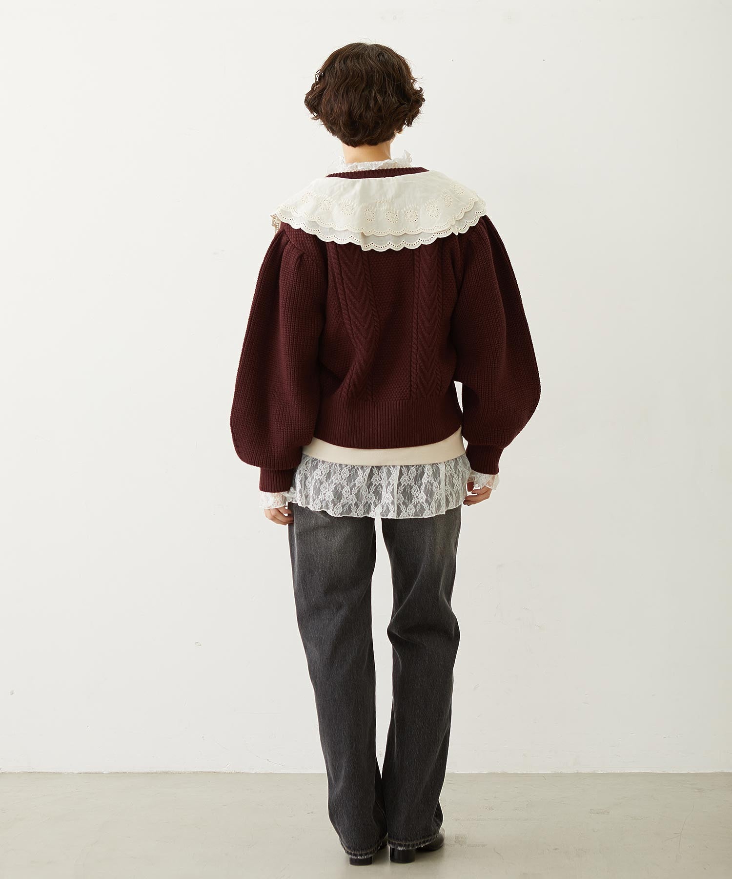 LACE COLLAR KNIT TOP