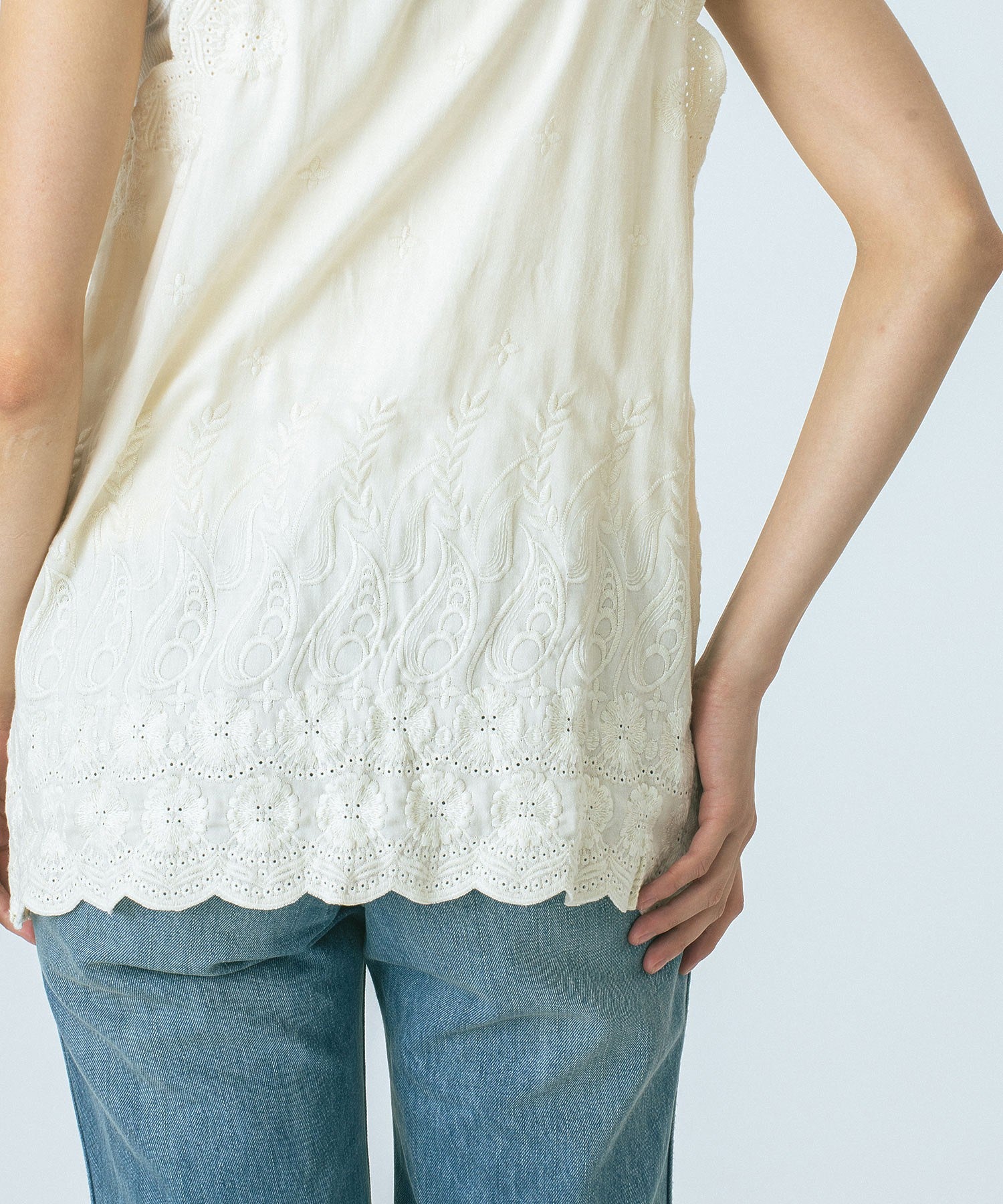 HLAADA for ROSEBUD/EMBROIDERY GILET