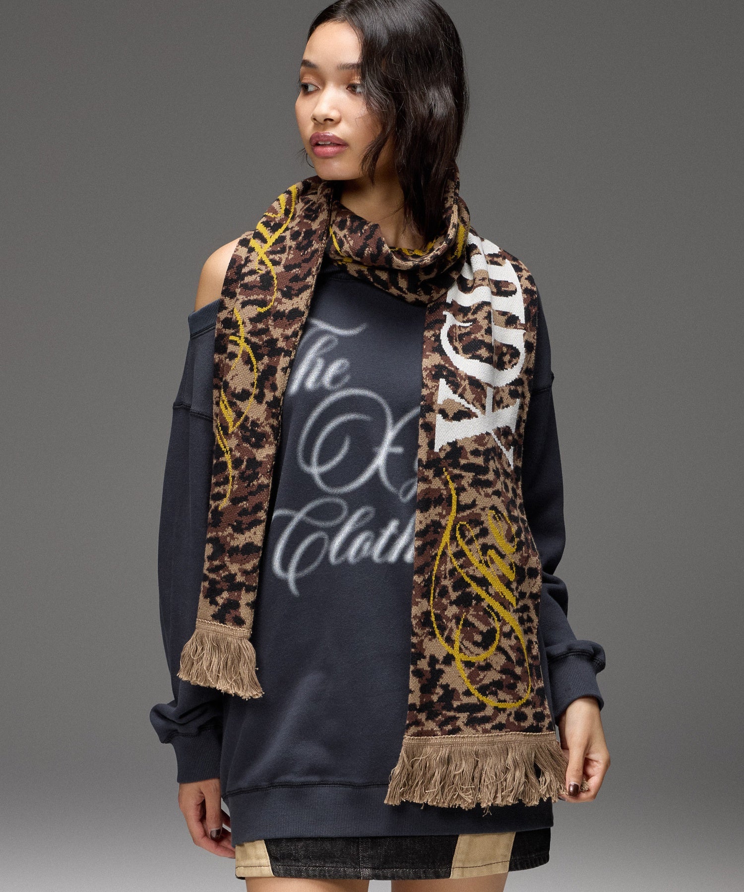 SCRIPT LOGO OFF SHOULDER SWEATSHIRT