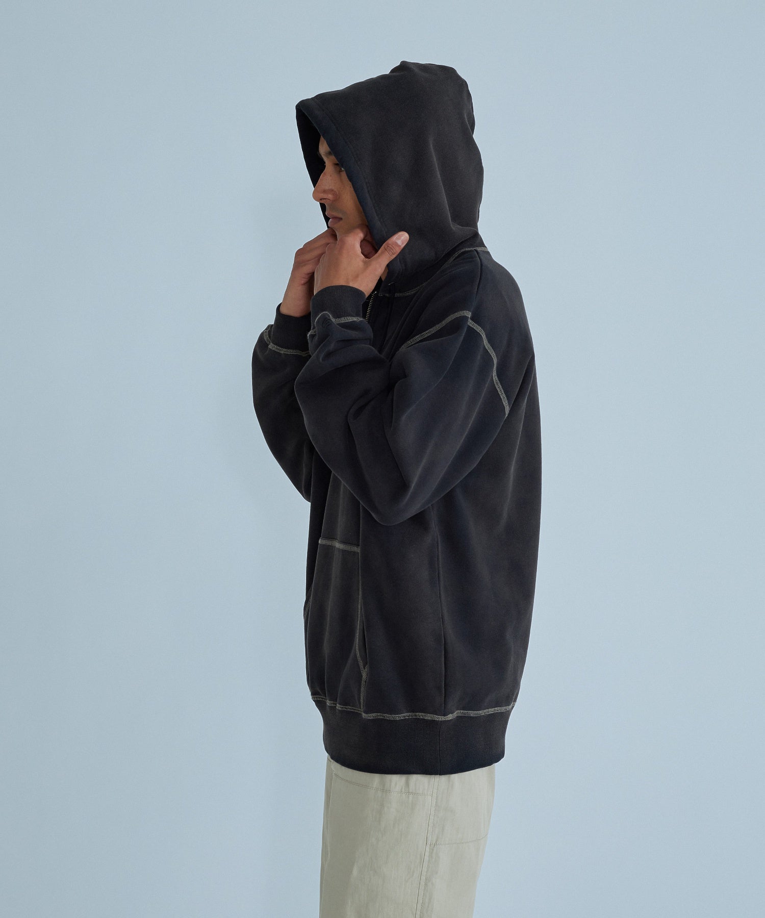 HALF ZIP HOODED SWEATSHIRT