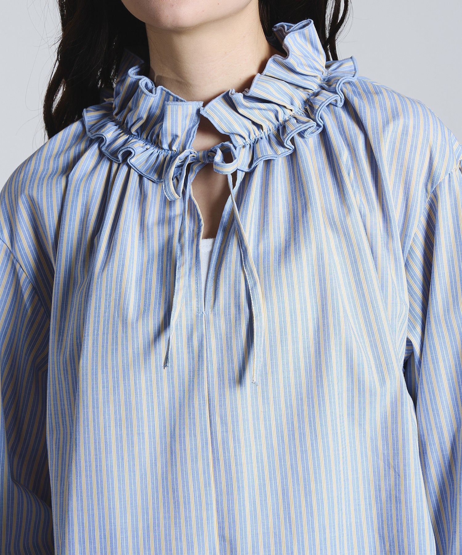 RUFFLED COLLAR BLOUSE