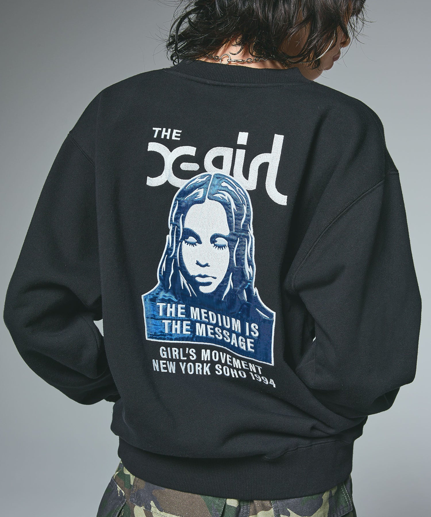 FACE PATCH AND LOGO CREWNECK SWEAT TOP
