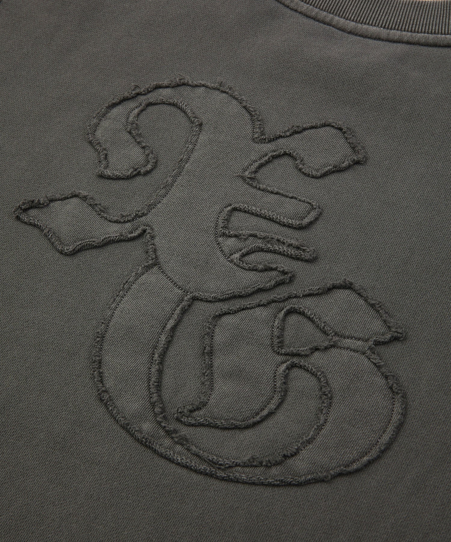 LOGO PATCH PIGMENT DYED CREWNECK SWEAT TOP