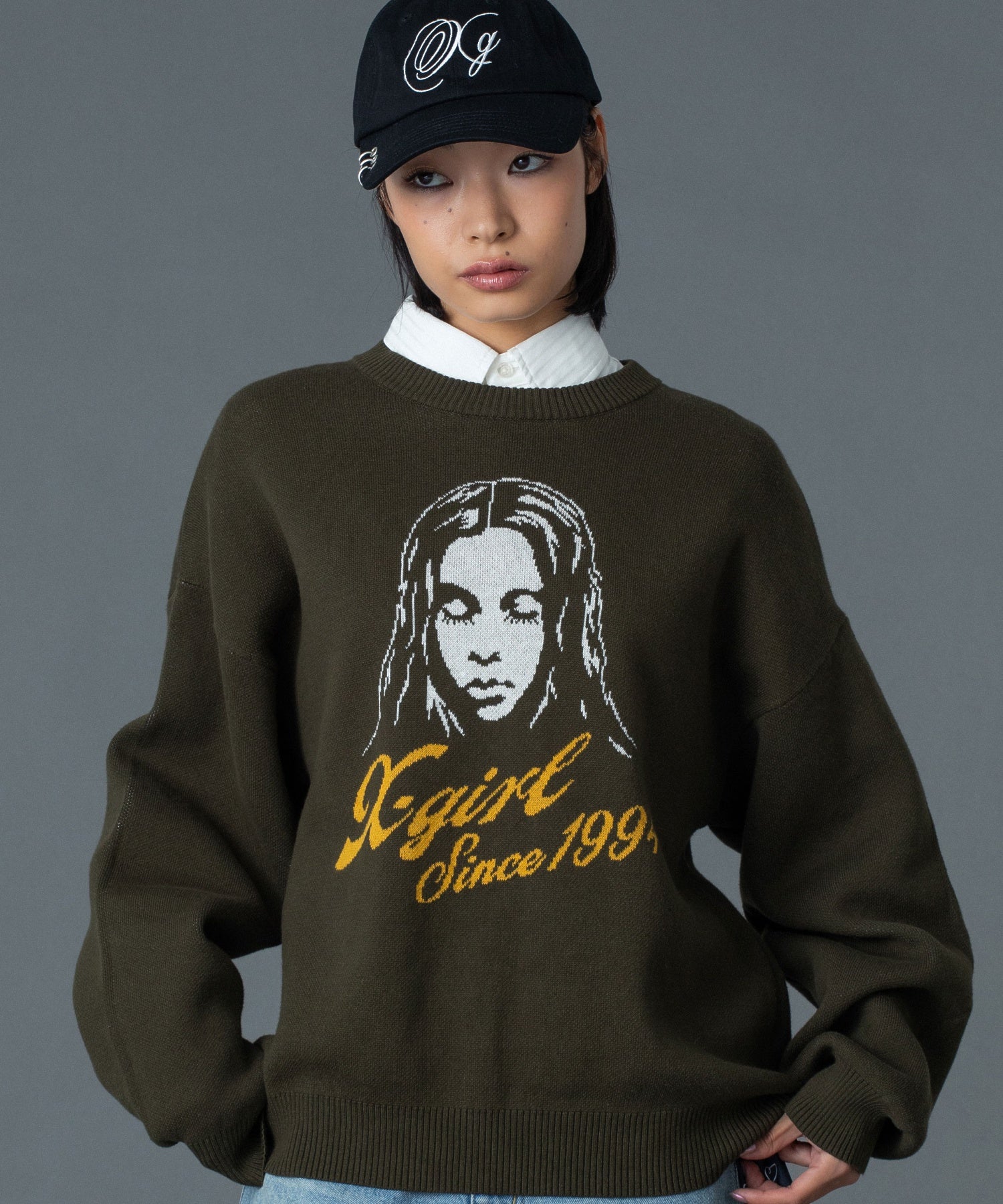 CURSIVE LOGO AND FACE JACQUARD KNIT TOP