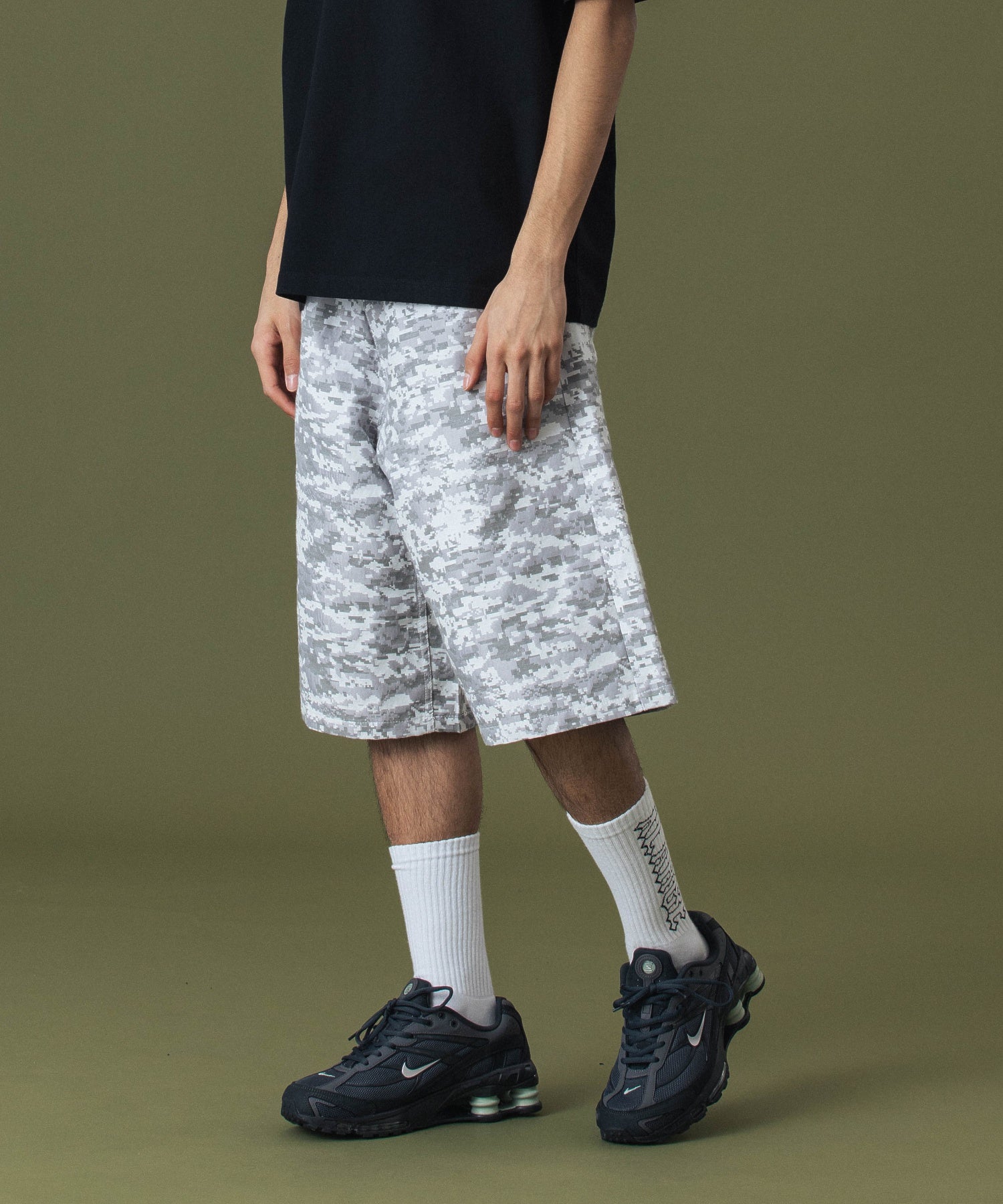 MODEL 身長183cm / 着用サイズ：34inch
