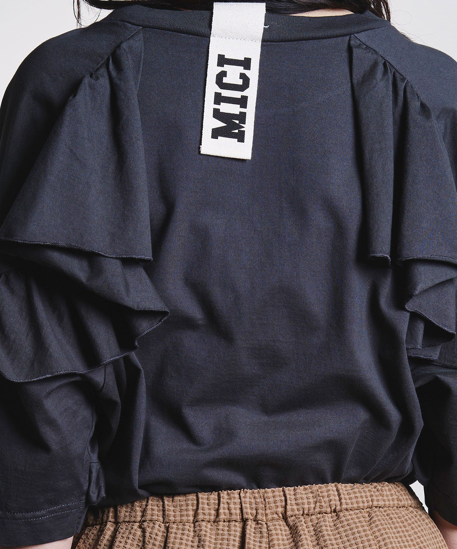 mici/BACK RAFFLE TEE