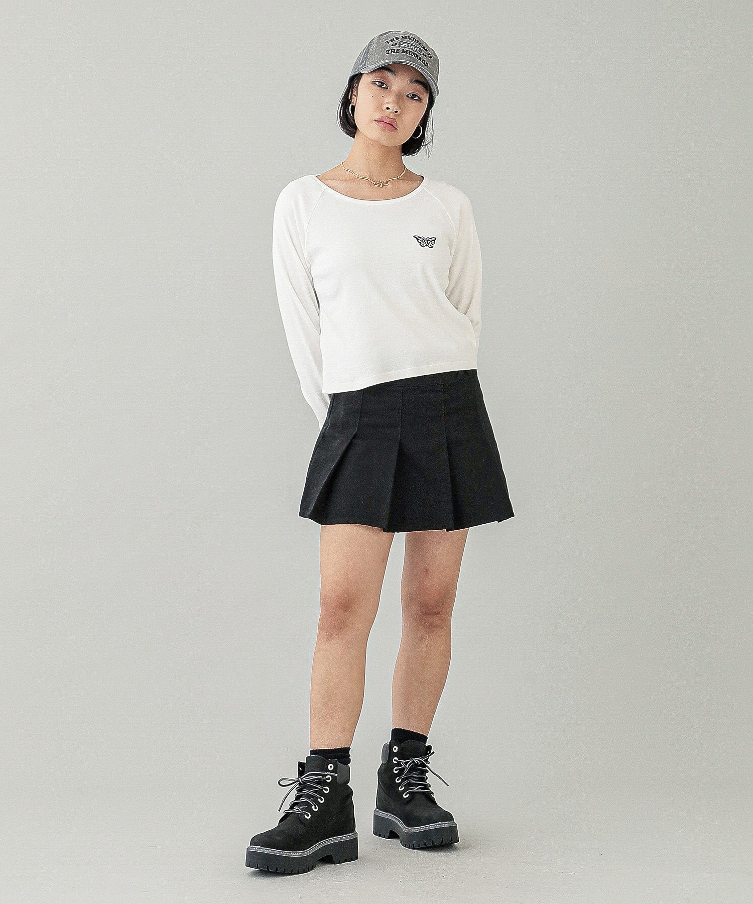 LOW RISE HIP LOGO MINI SKIRT