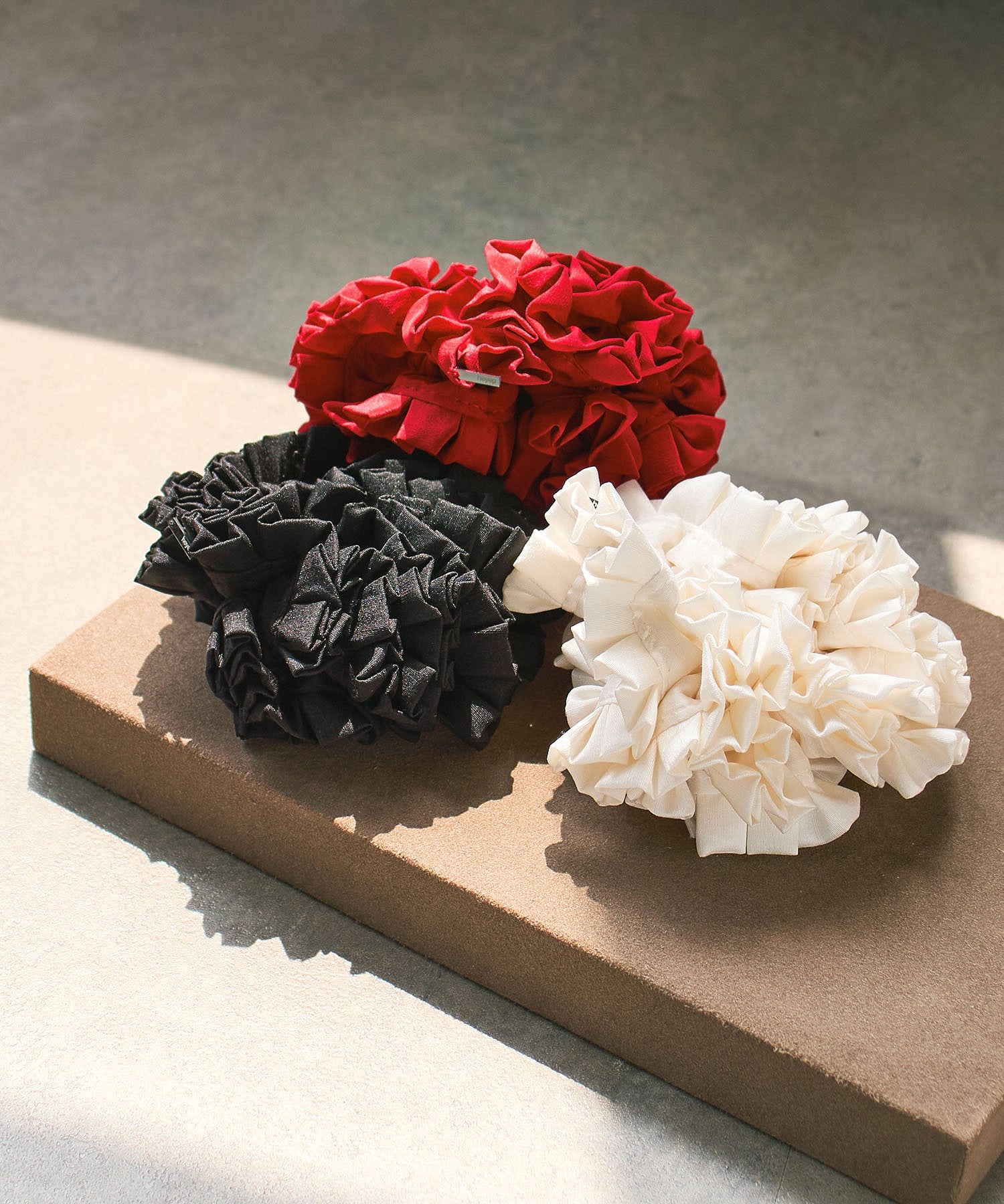 heyep/Ruffled Silk Scrunchie