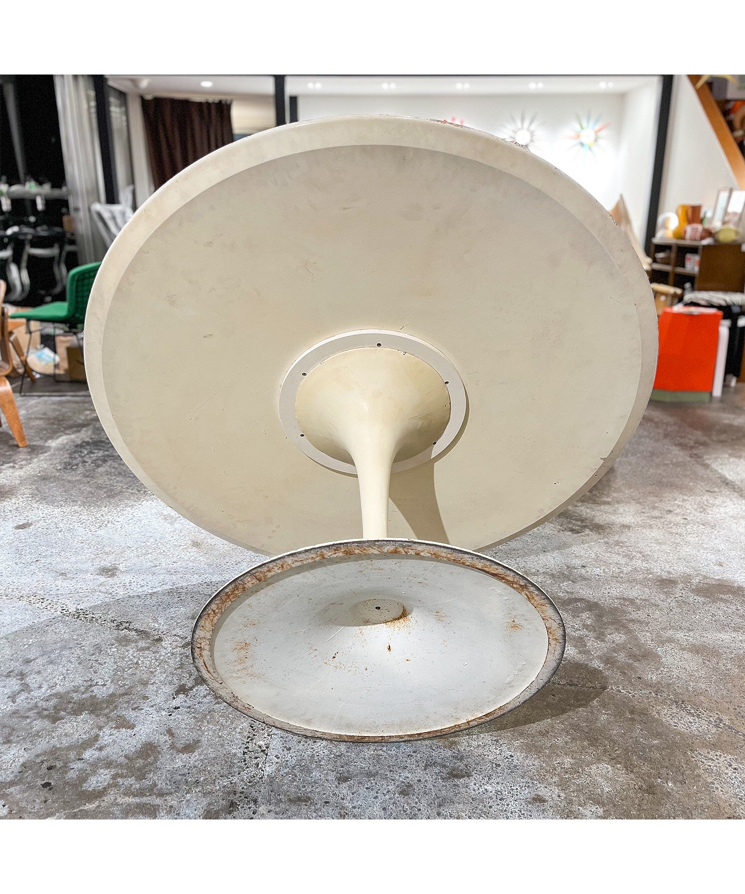 Saarinen Tulip Dining Table / Knoll / 1970 - Early 80s