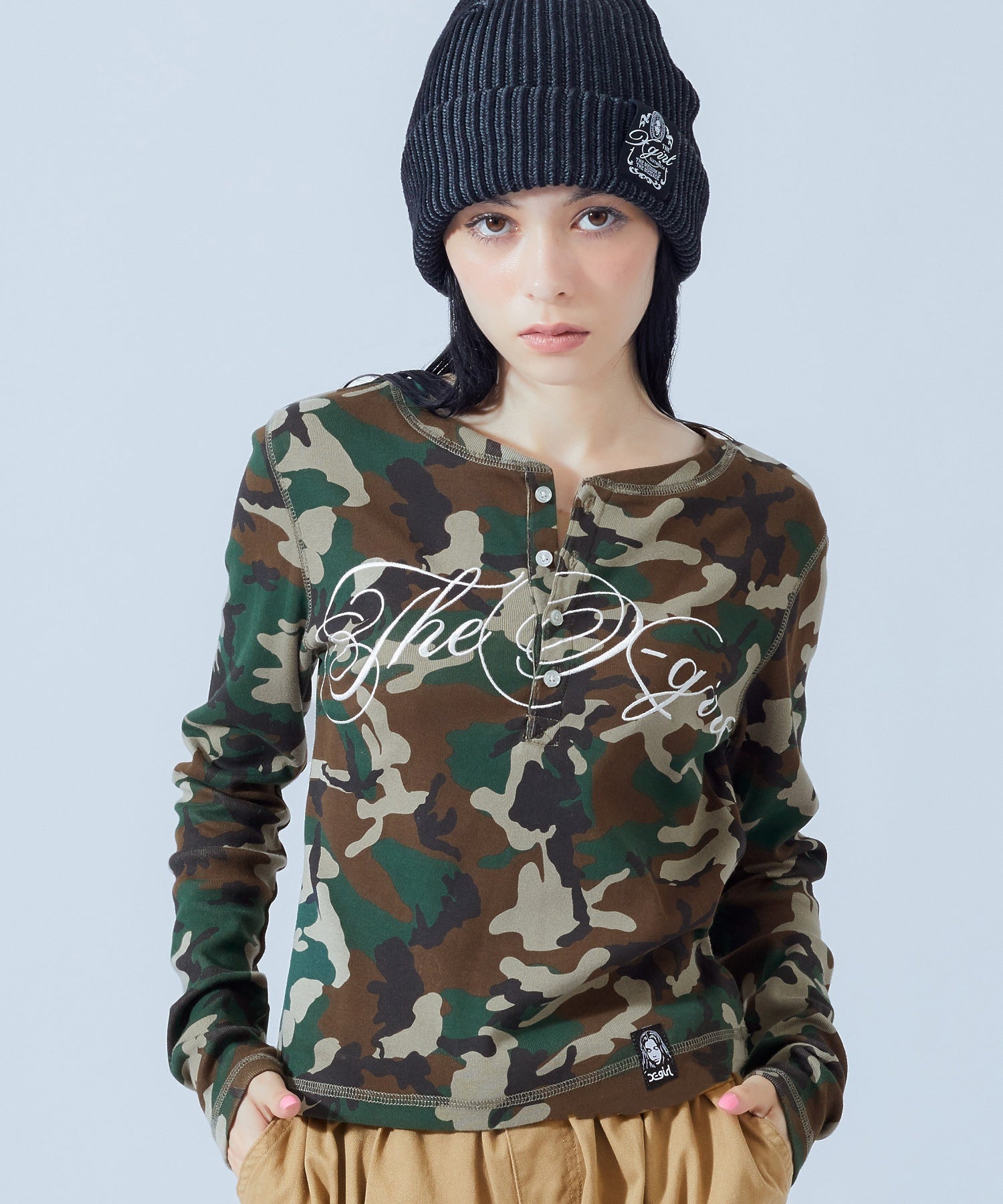 HENLEY NECK SCRIPT LOGO L/S COMPACT TOP