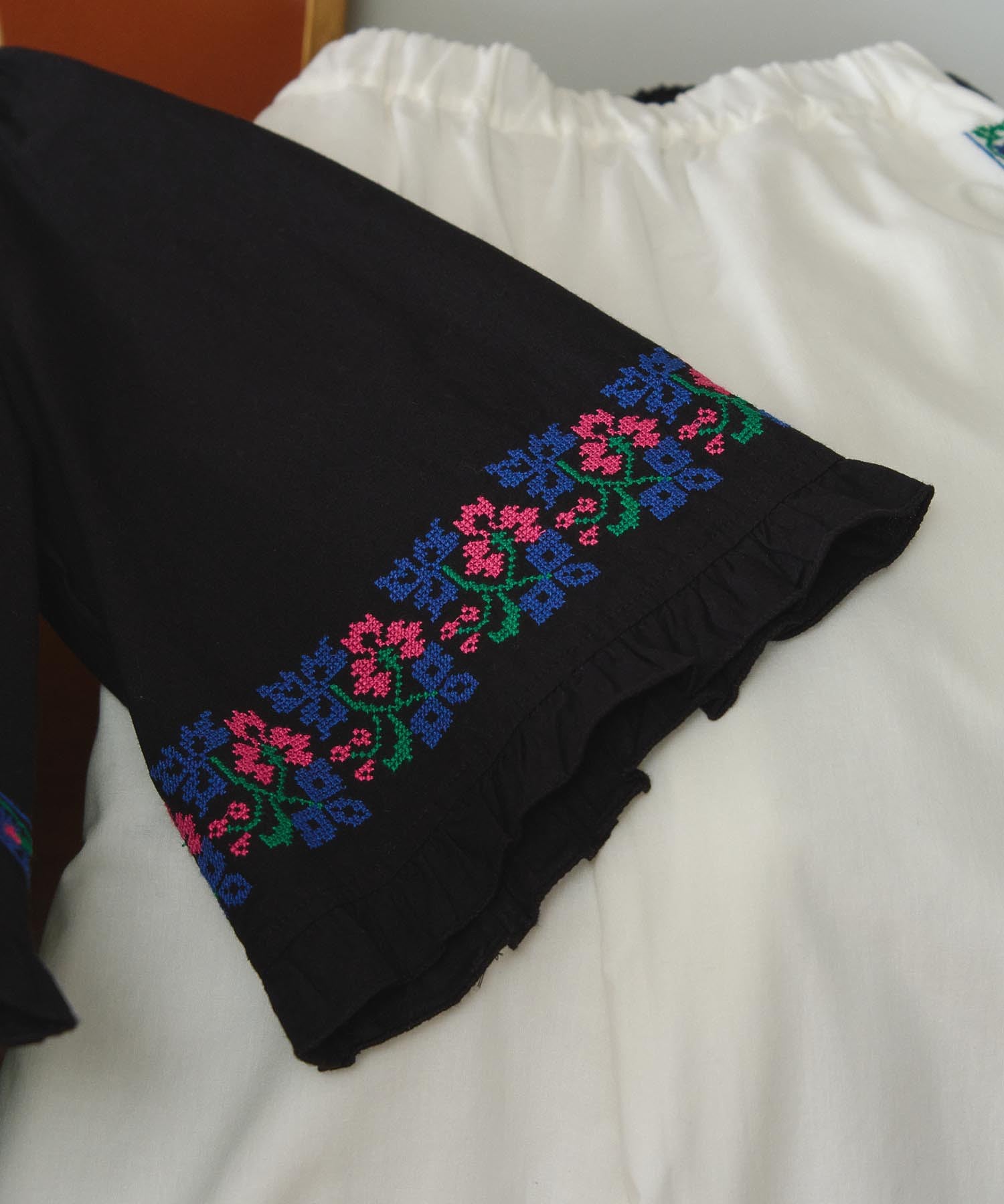EMBROIDERY RIBBON BLOUSE
