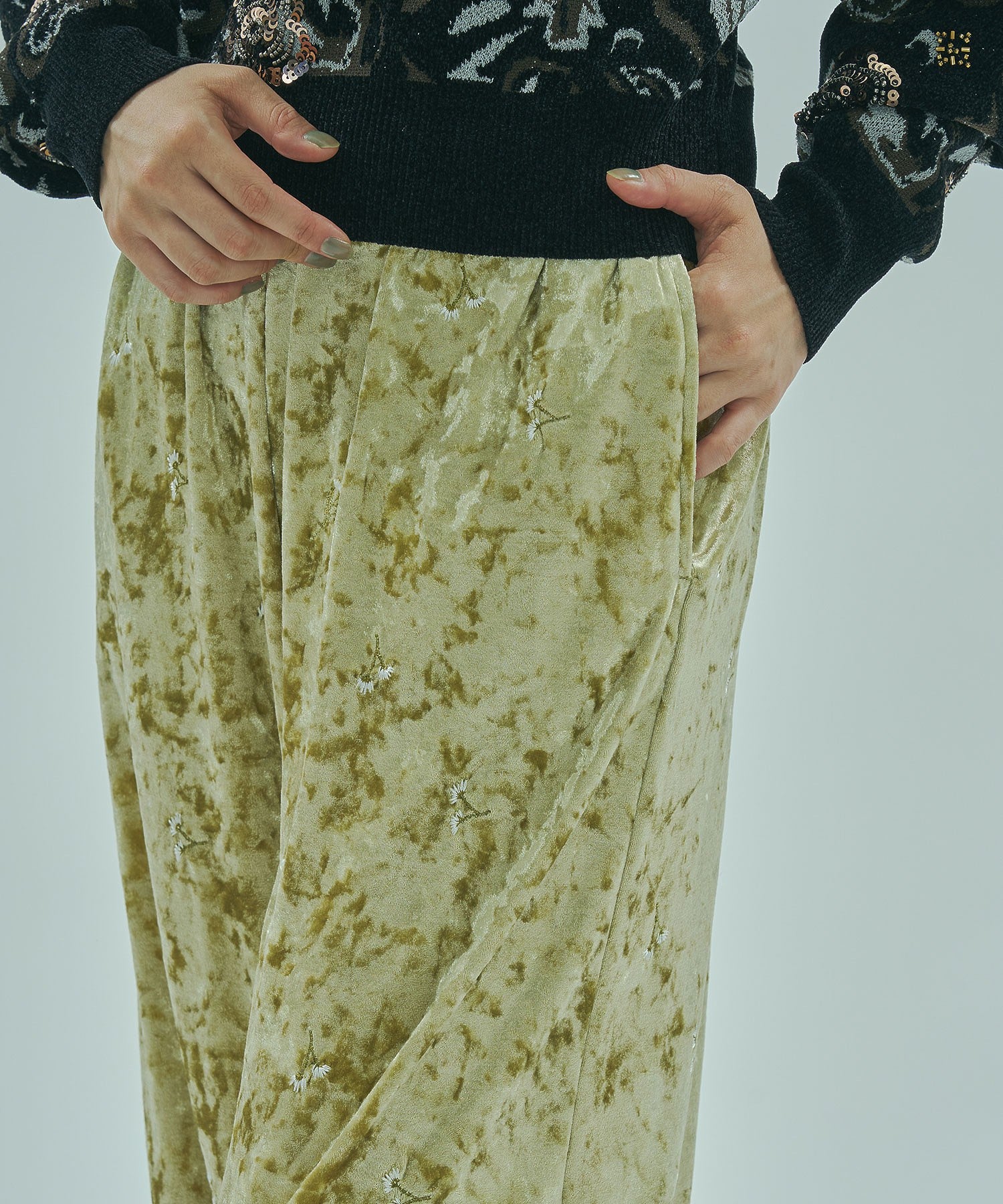 EMBROIDERY VELOUR PANTS
