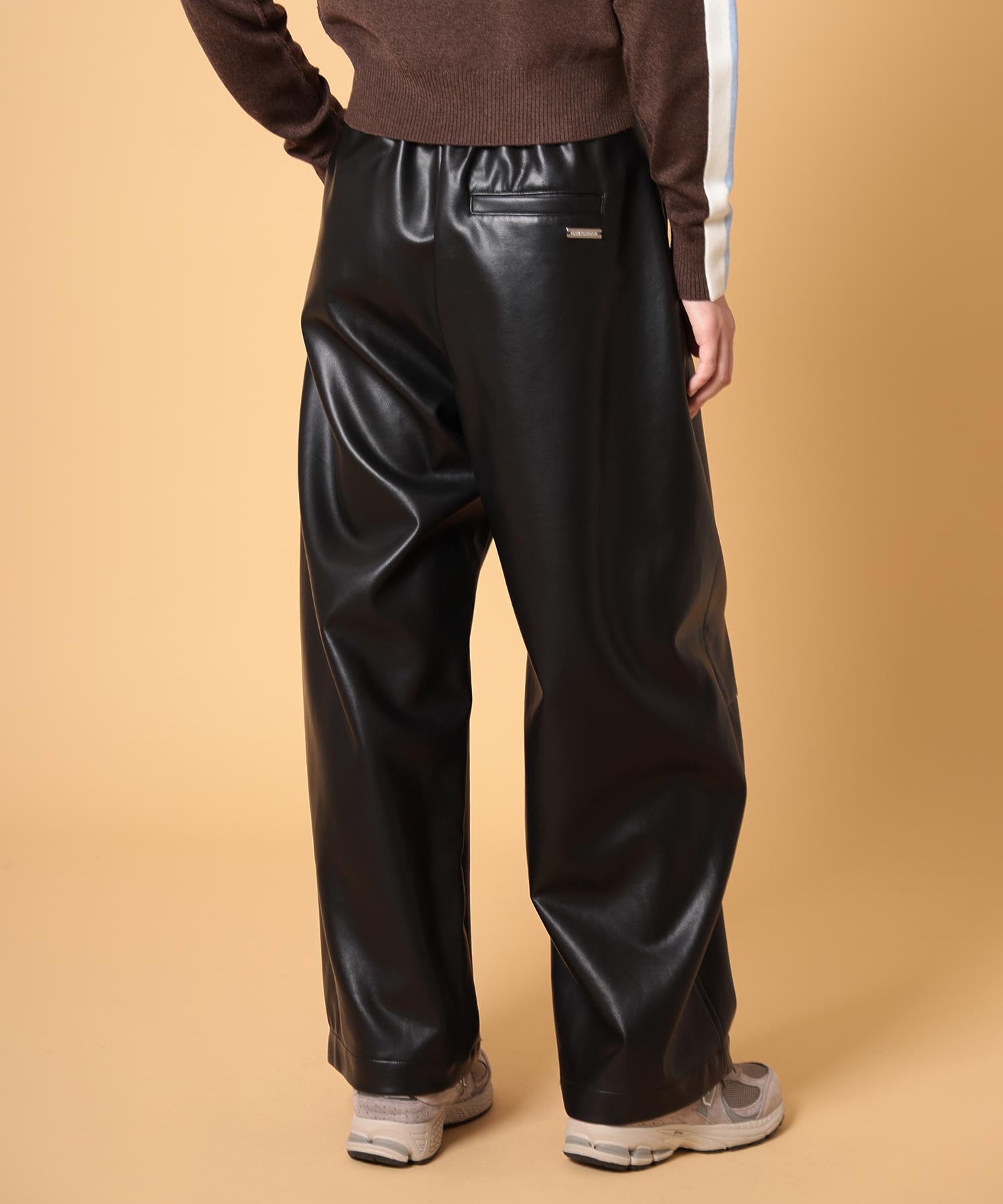 レザーカーブパンツ