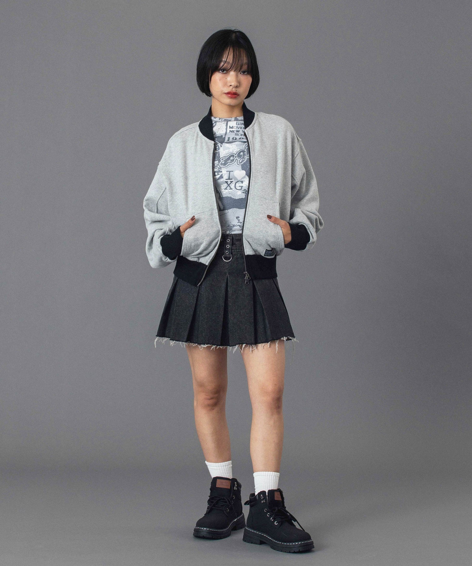 COLLAGE GRAPHIC L/S COMPACT TOP