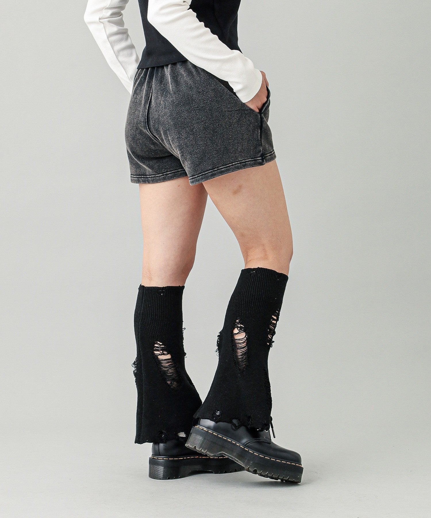 DISTRESSED LEG WARMER
