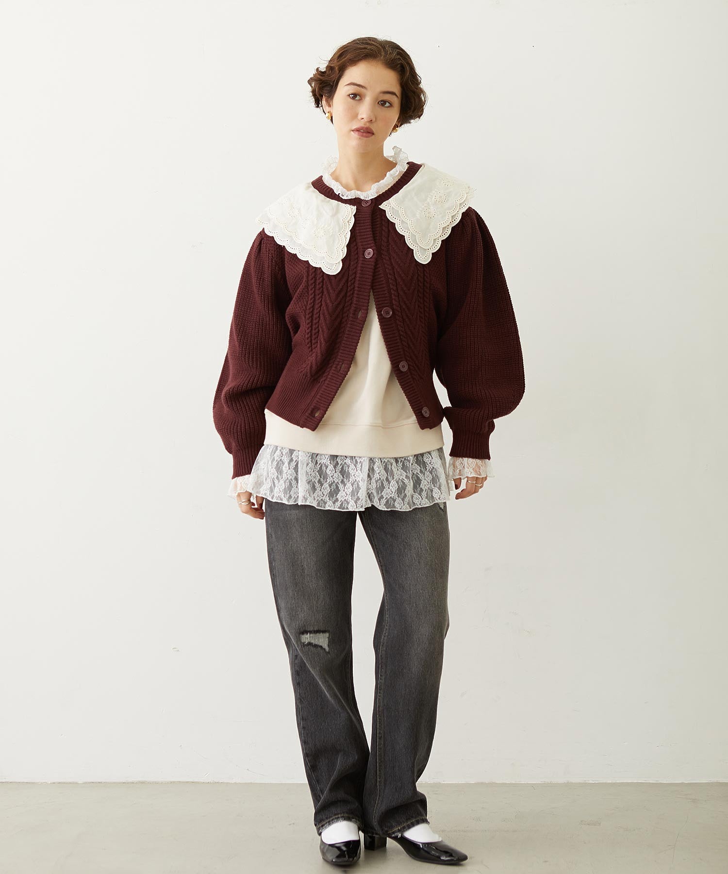 LACE COLLAR KNIT TOP