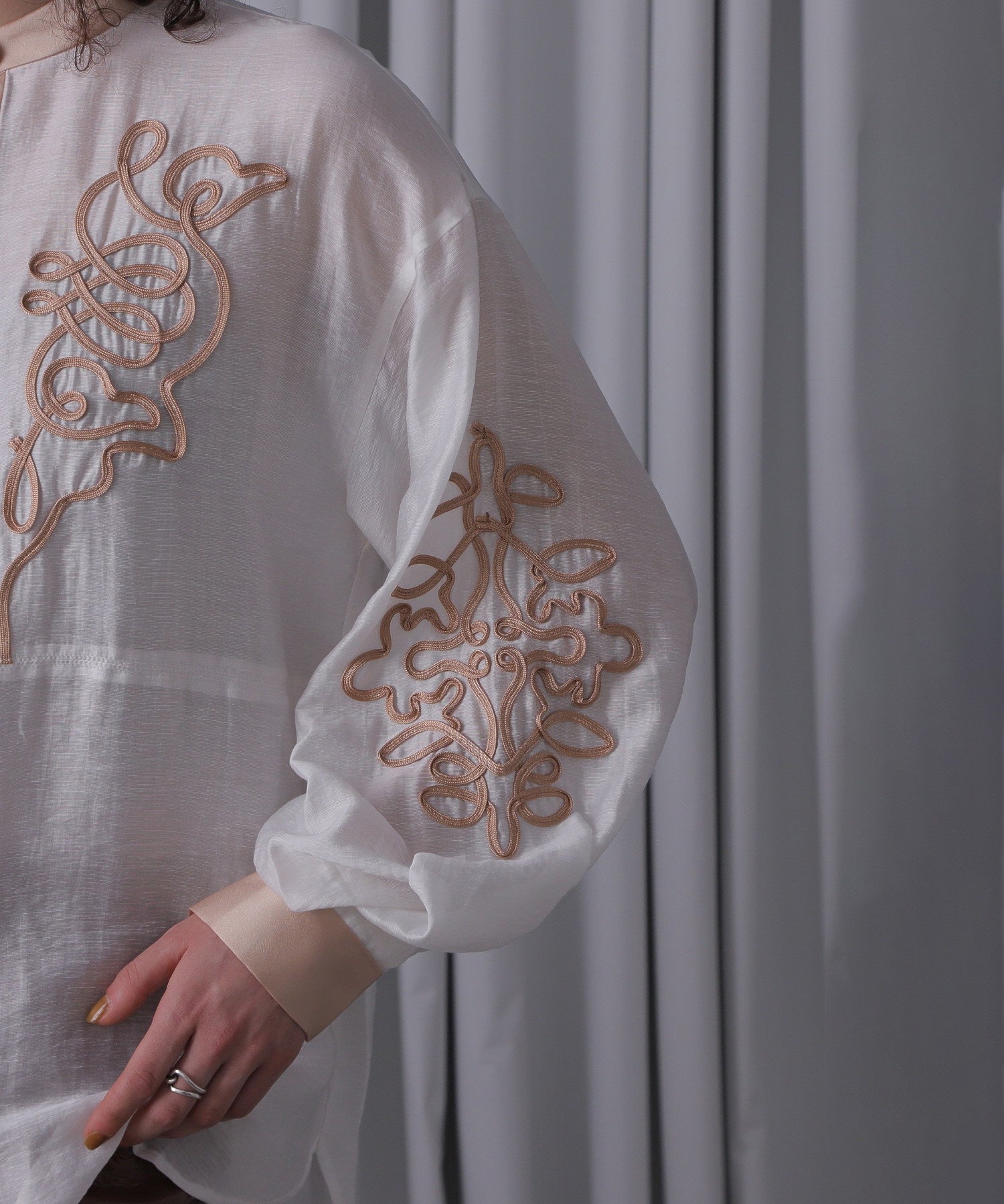 コードエンブロイダリーブラウス