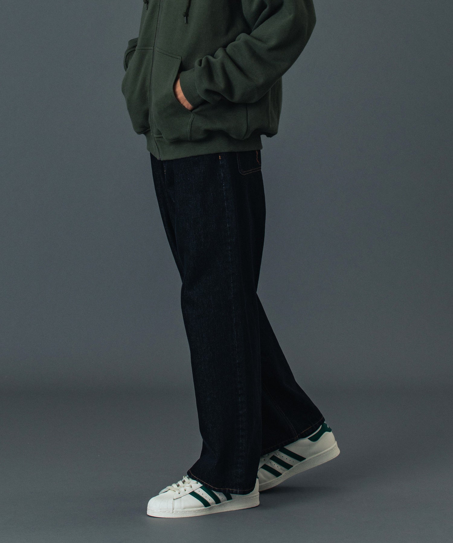 MODEL 身長183cm / 着用サイズ：34inch