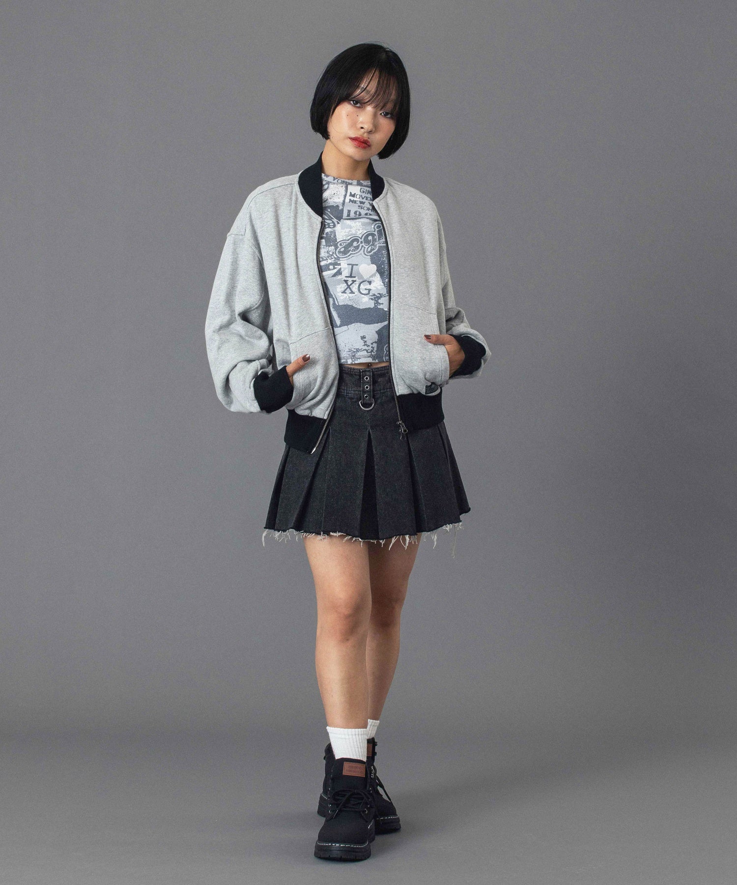 COLLAGE GRAPHIC L/S COMPACT TOP