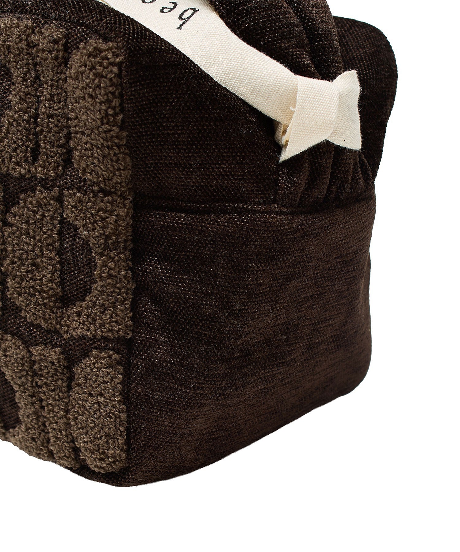 beej/LOOP EMB CUBE BAG