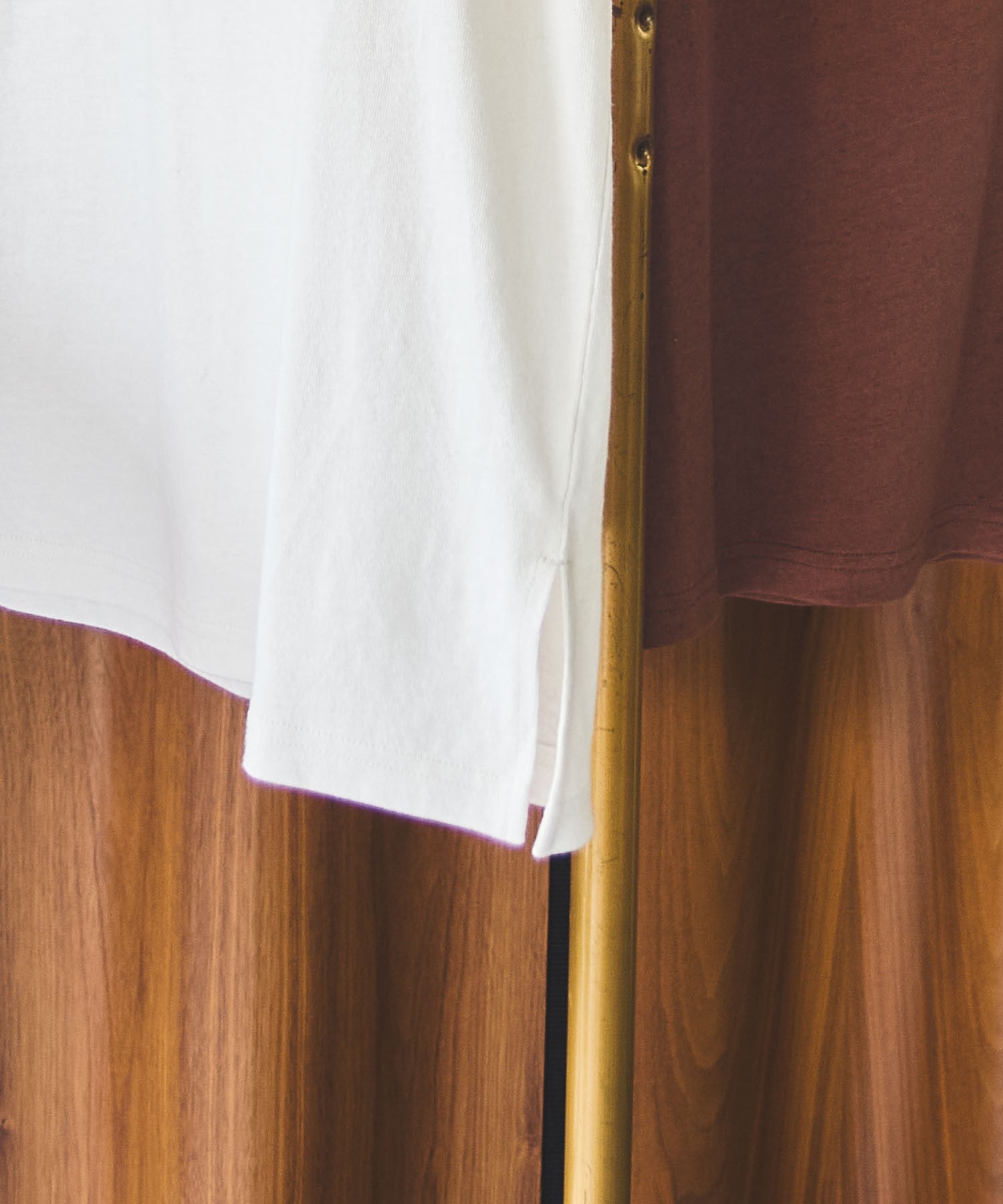 【WEB・一部店舗限定】SHOULDER TUCKED SLEEVELESS TEE