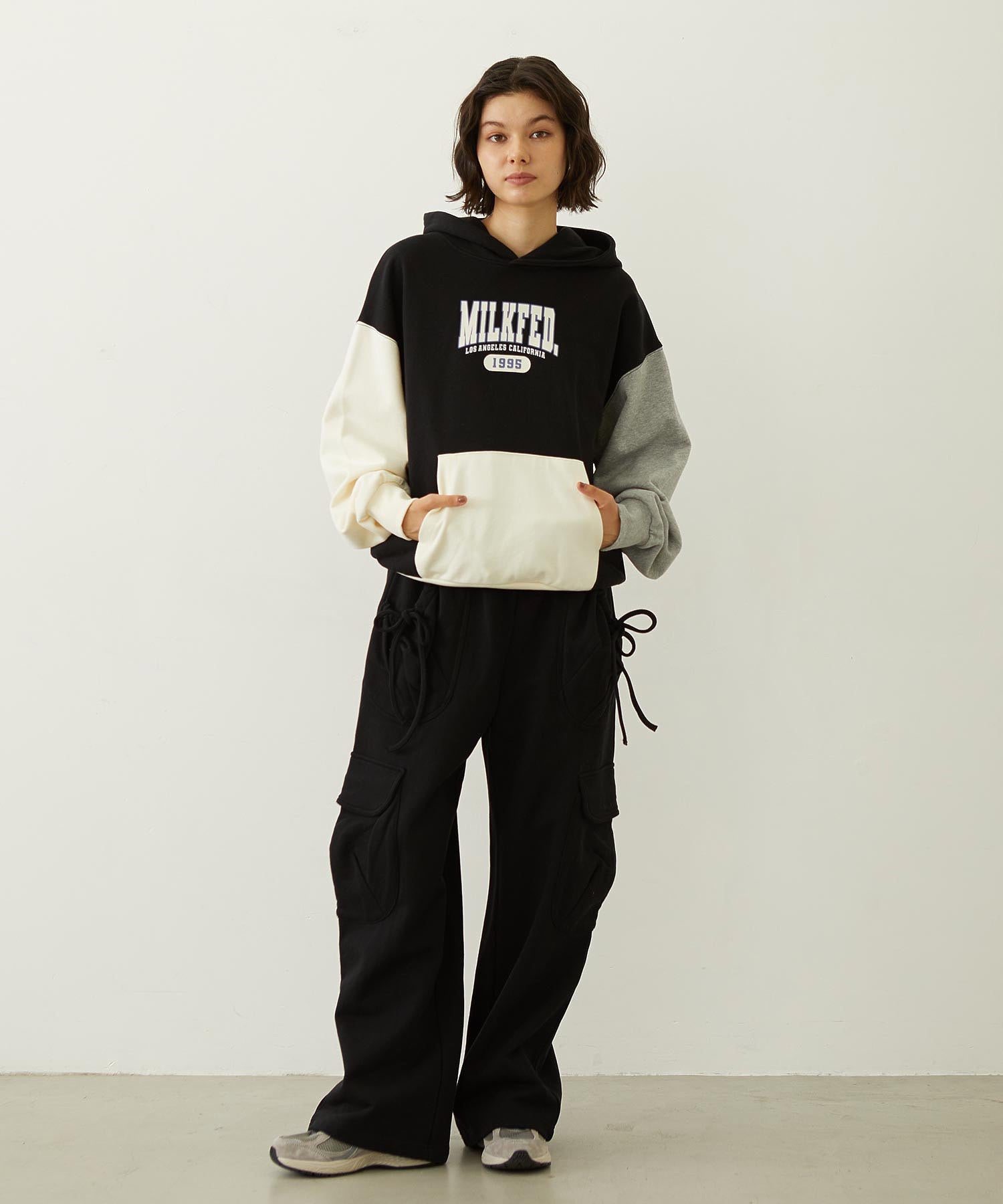 GATHERED POCKET SWEAT CARGO PANTS