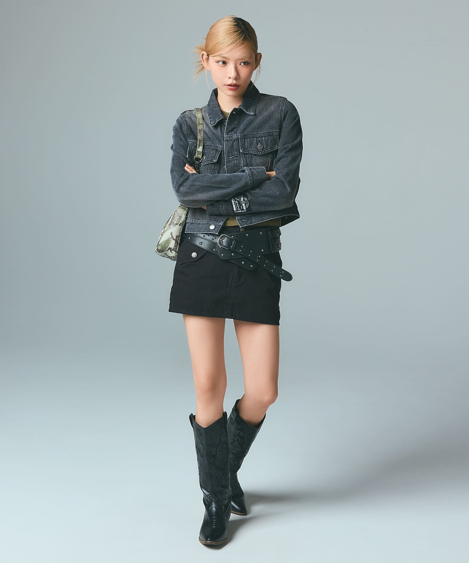 RHINESTONE OVAL CURSIVE LOGO S/S BABY TEE