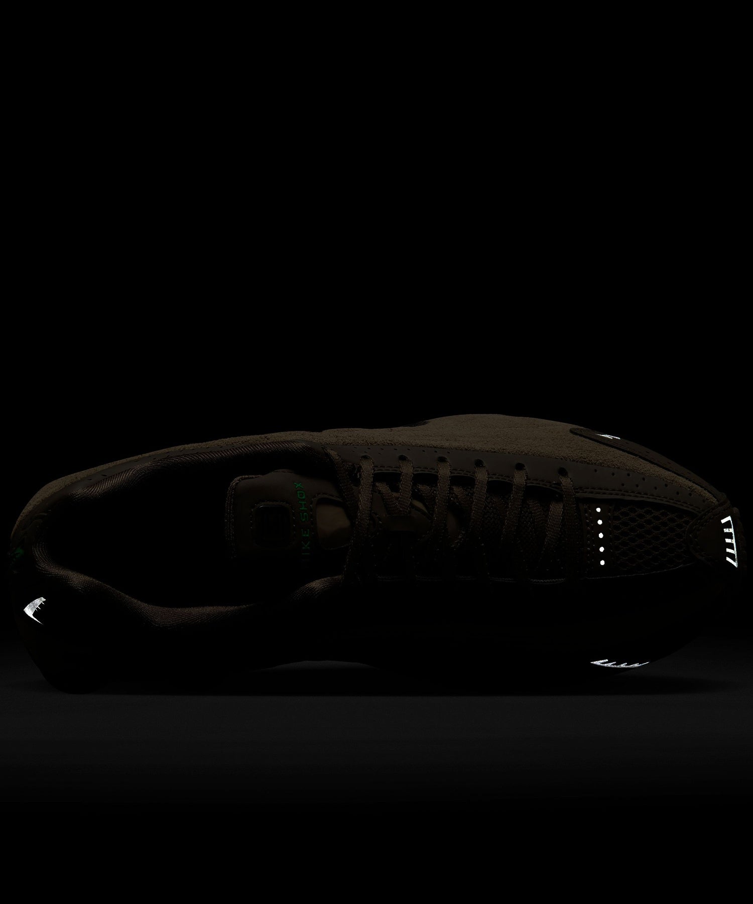 NIKE/ナイキ/WMNS SHOX R4 HQ7739-200