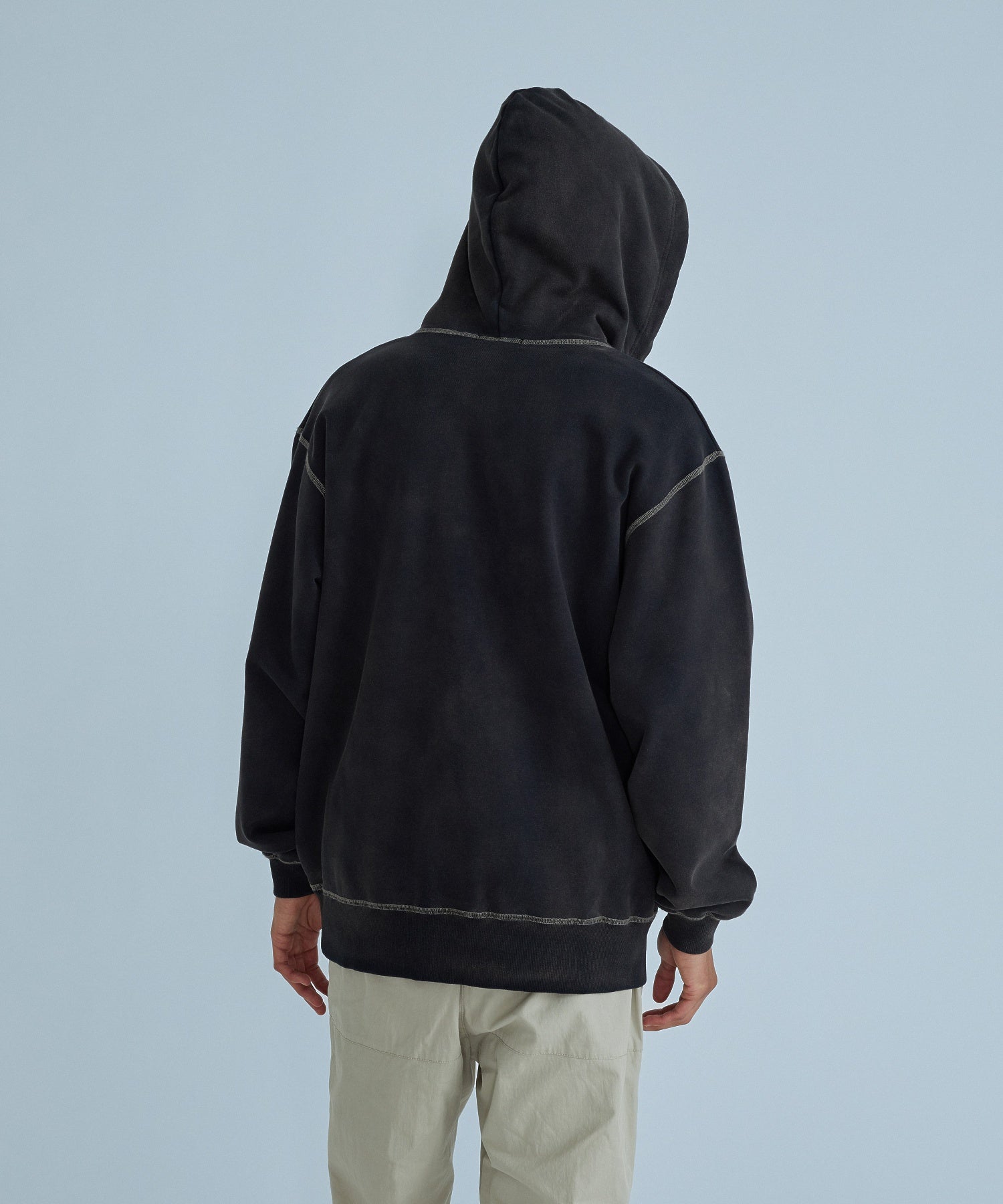 HALF ZIP HOODED SWEATSHIRT