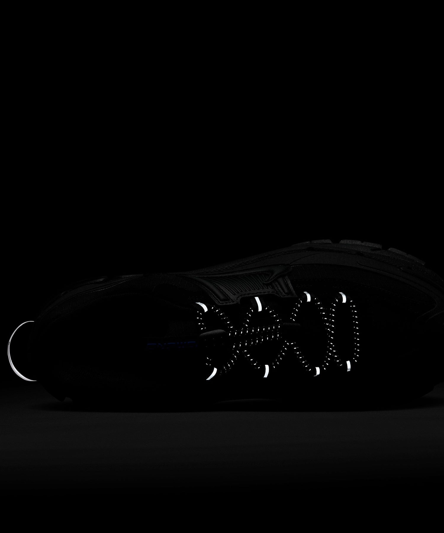 NIKE/ナイキ/W ZOOM VOMERO ROAM HQ2181-004