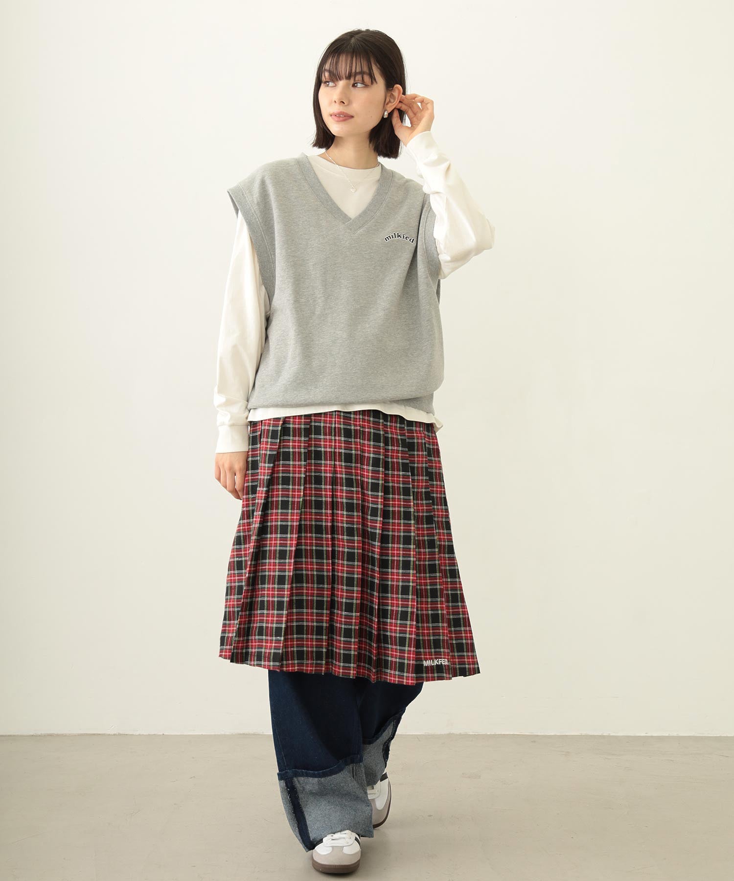 V-NECK SWEAT VEST