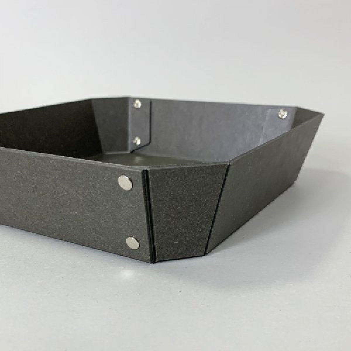 8_TRAY M