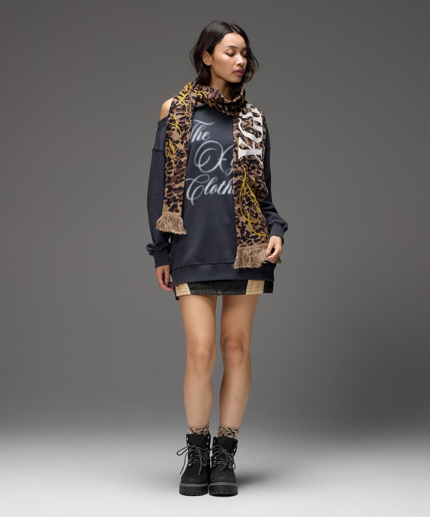 SCRIPT LOGO OFF SHOULDER SWEATSHIRT