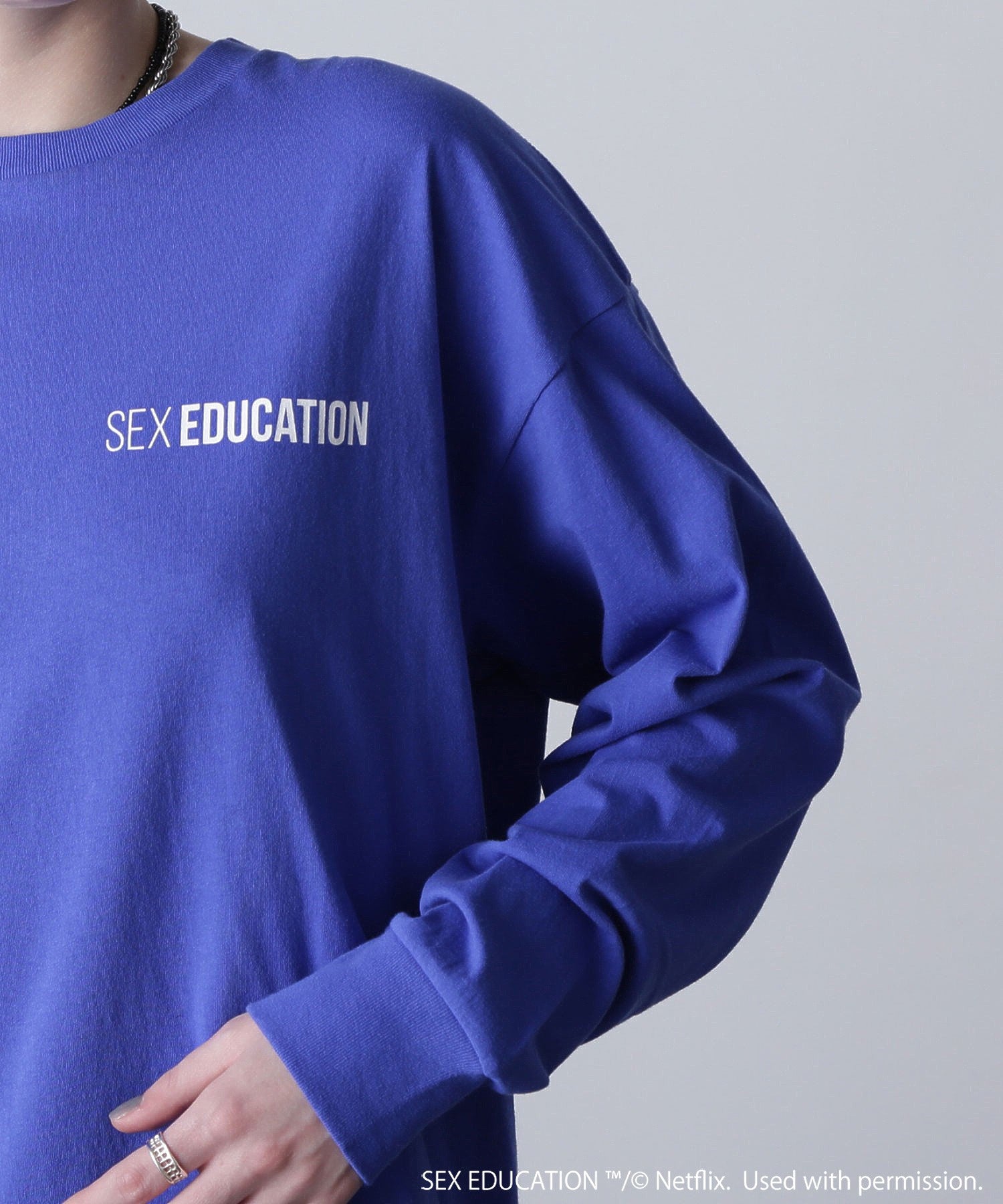 Netflix Series ‘SEX EDUCATION’ × ROSE BUD/PHOTO BACK PRINT TEE