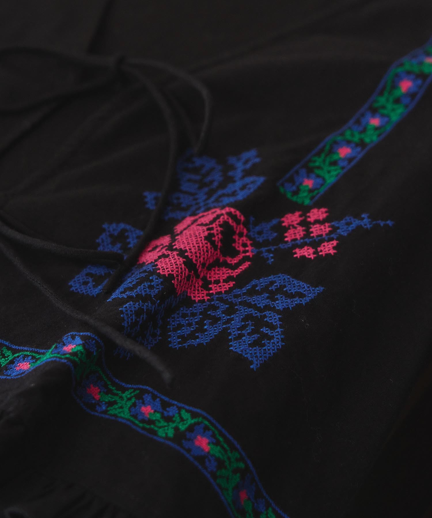 EMBROIDERY RIBBON BLOUSE