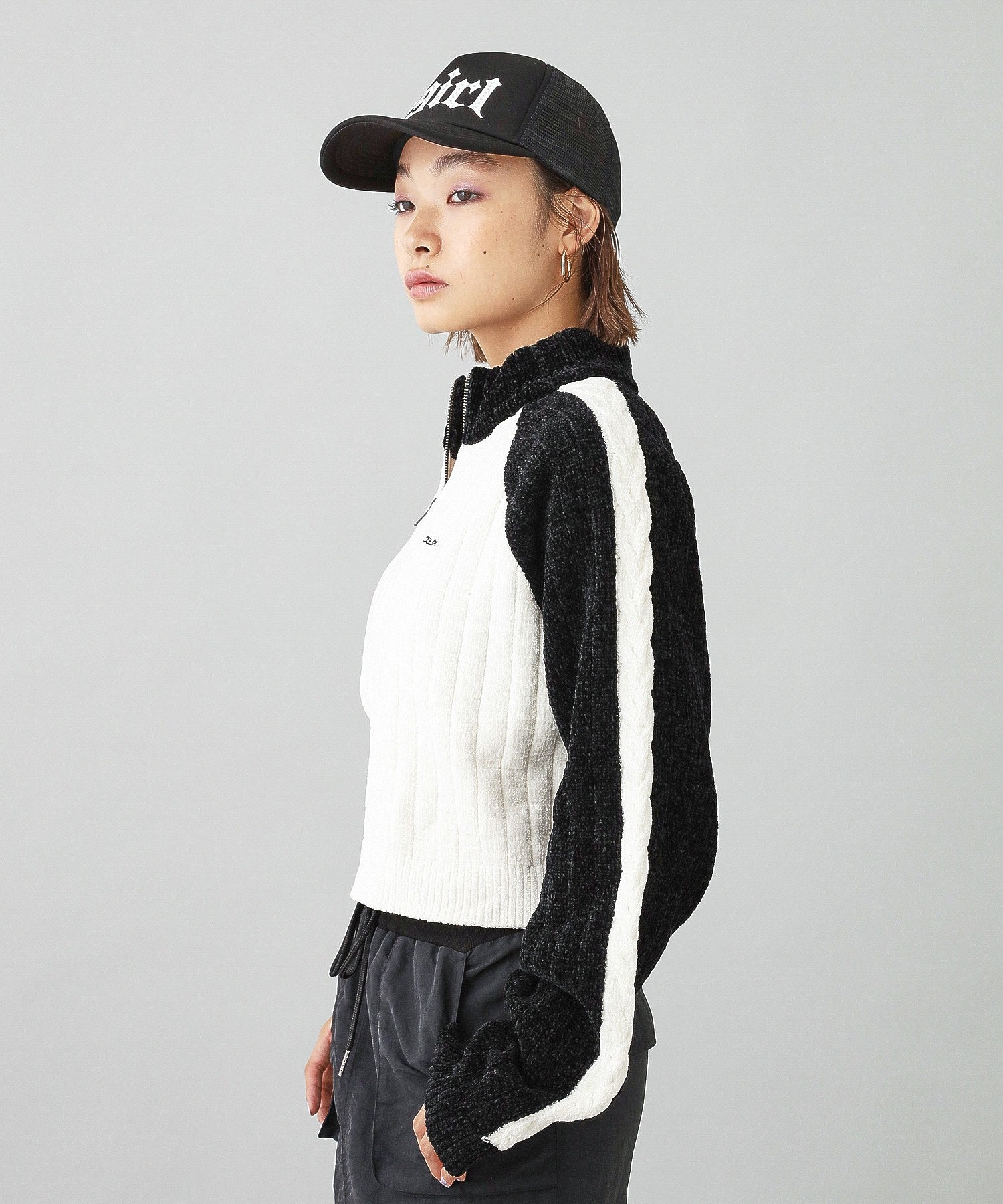 STRIPED SLEEVE HALF ZIP KNIT TOP