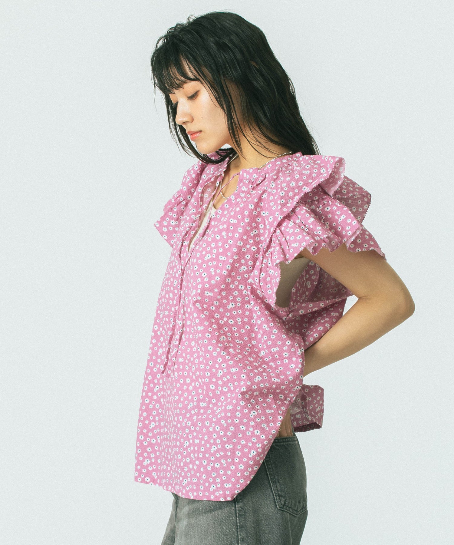 【WEB・一部店舗限定】SUCKER FRILL BLOUSE