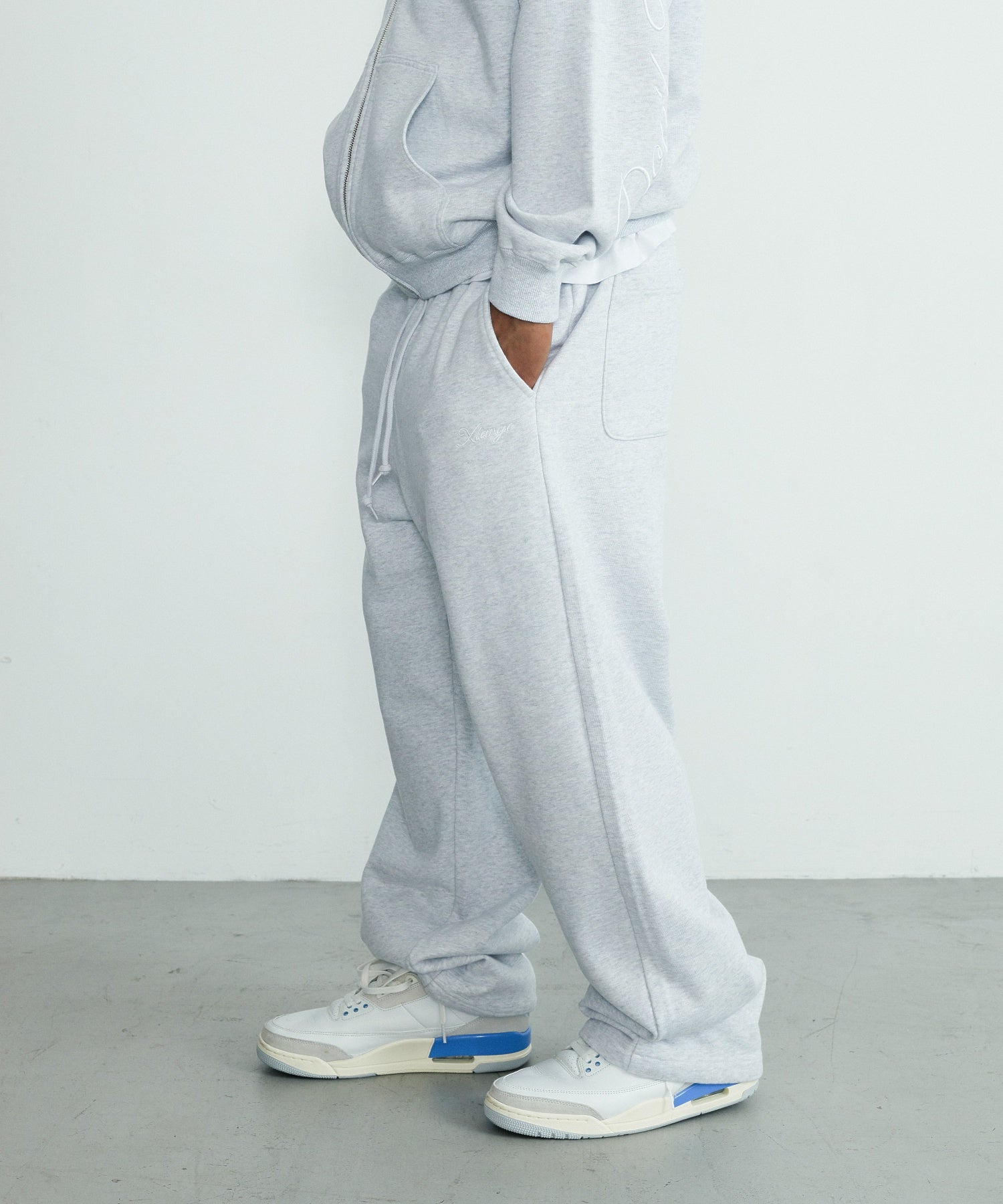 【一部WEB限定】CURSIVE WIDE SWEAT PANTS
