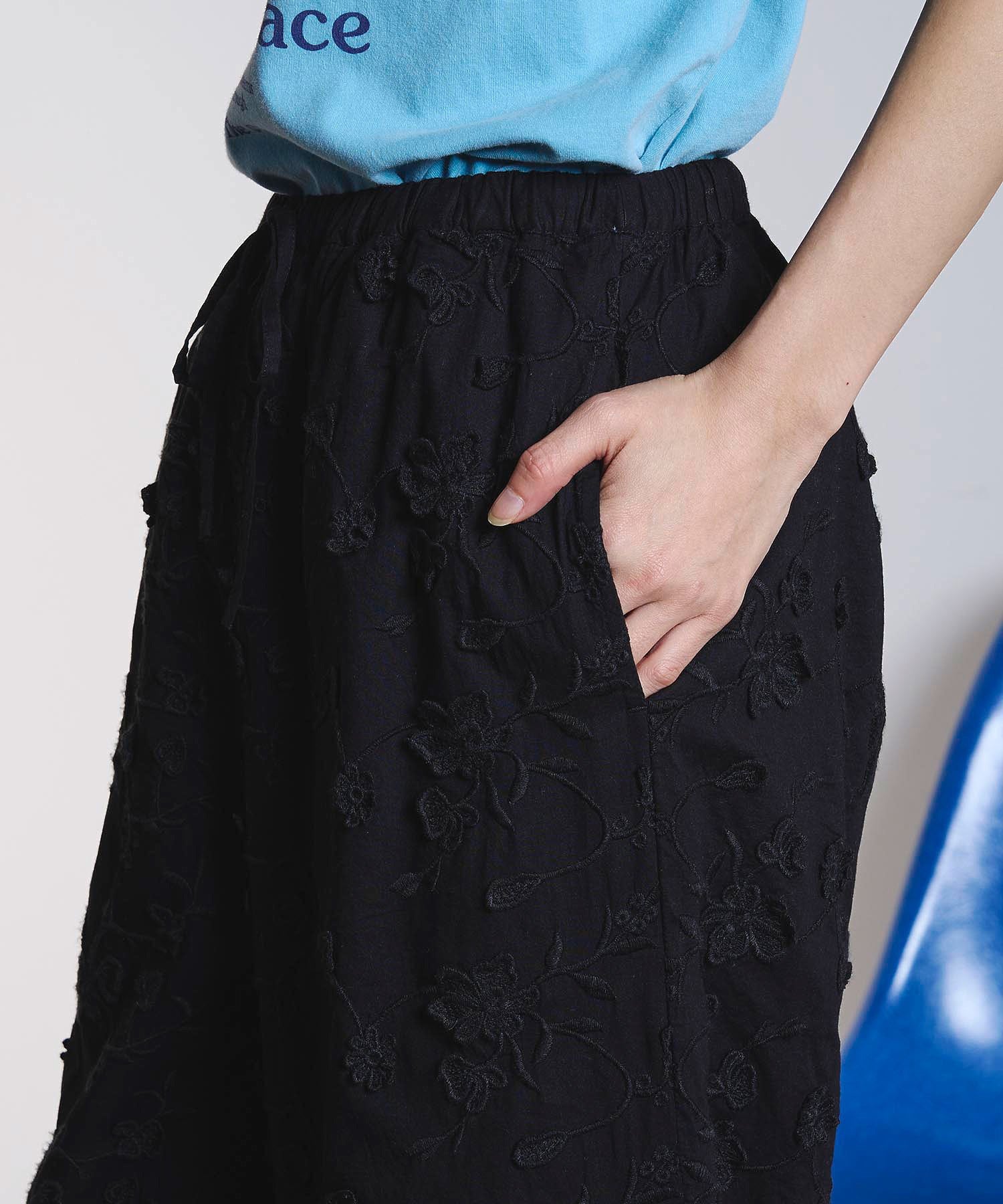 3D FLORAL EMBROIDERY PANTS