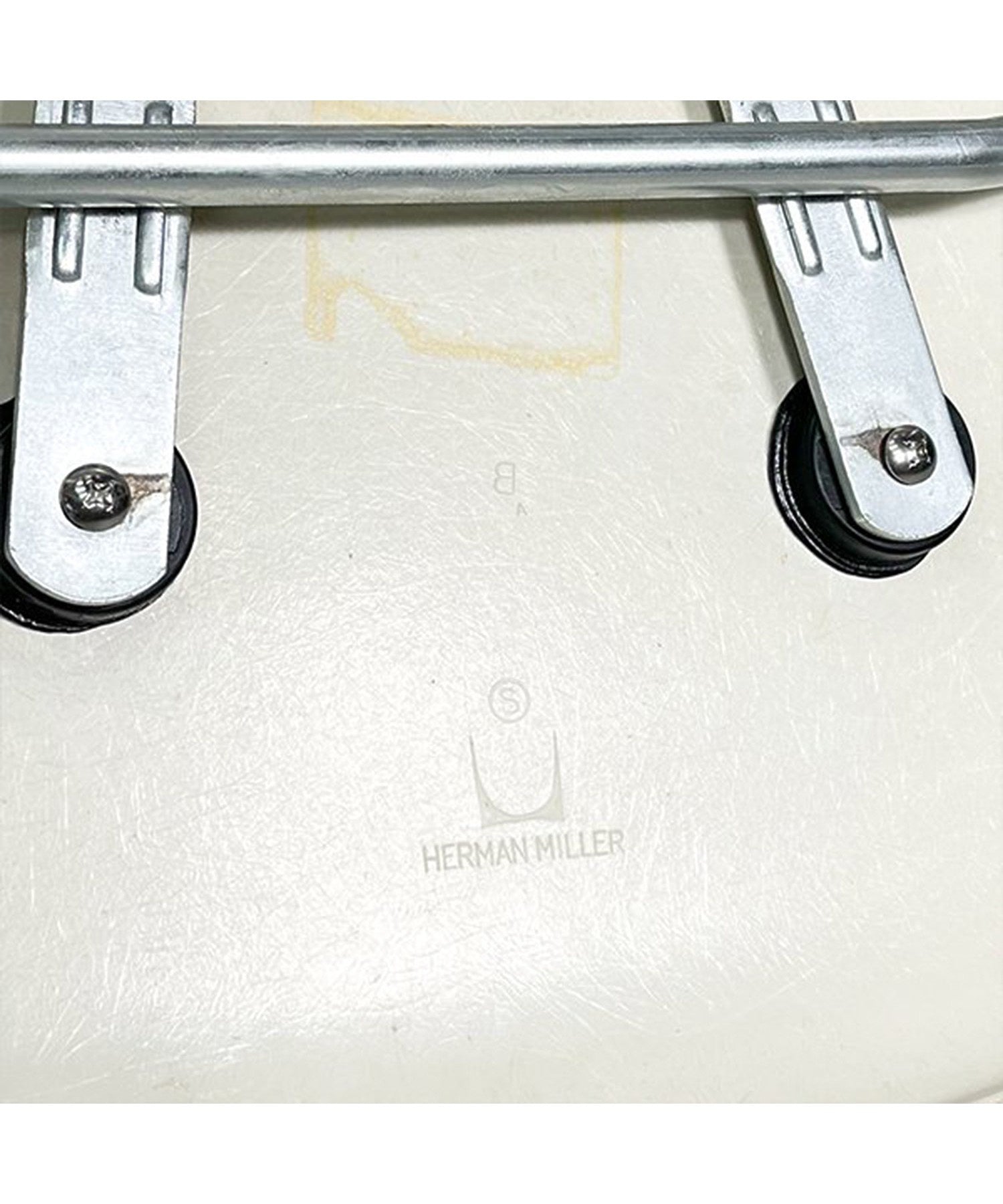 HermanMiller Side Shell / Parchment