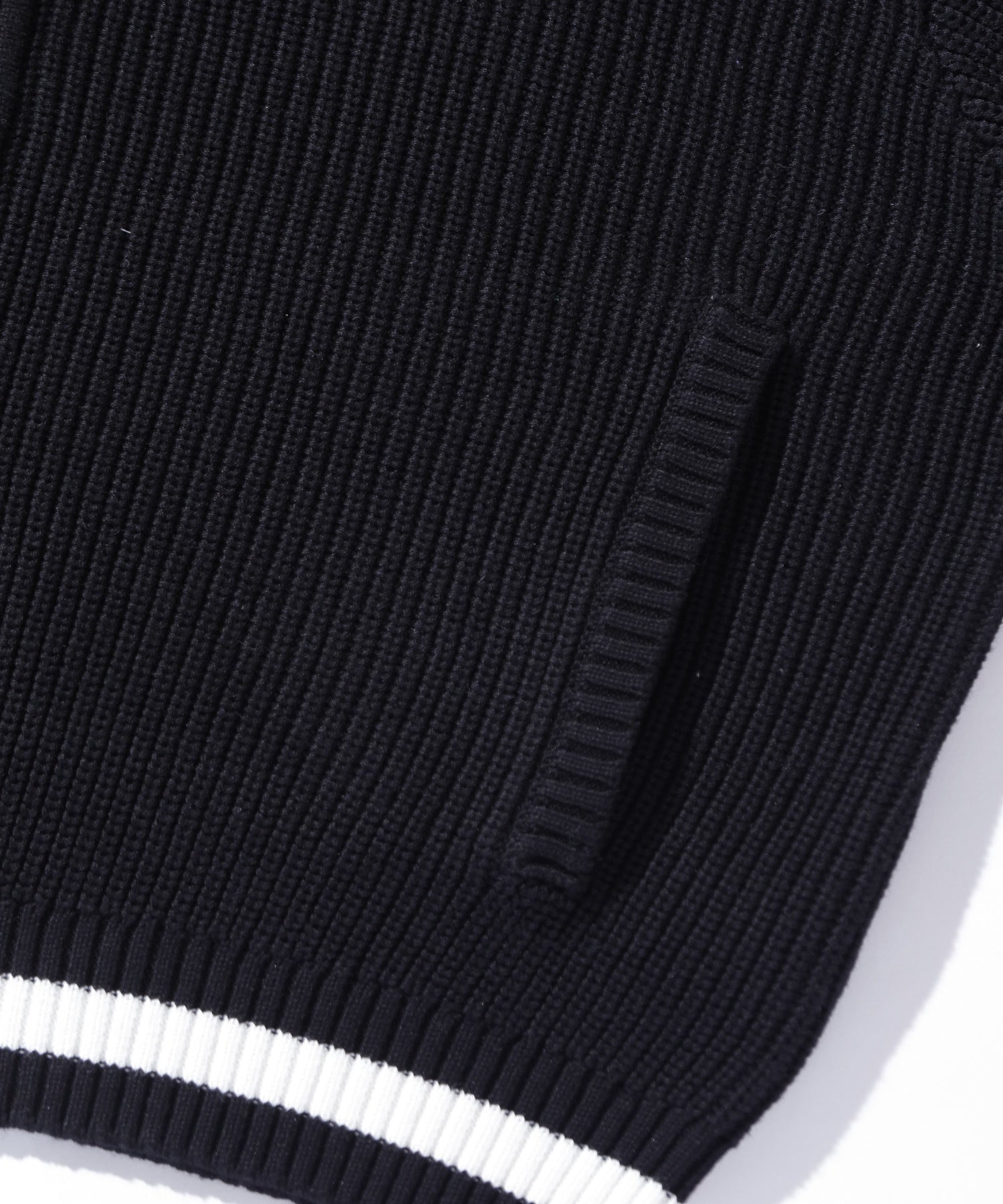 LINE KNIT TOP