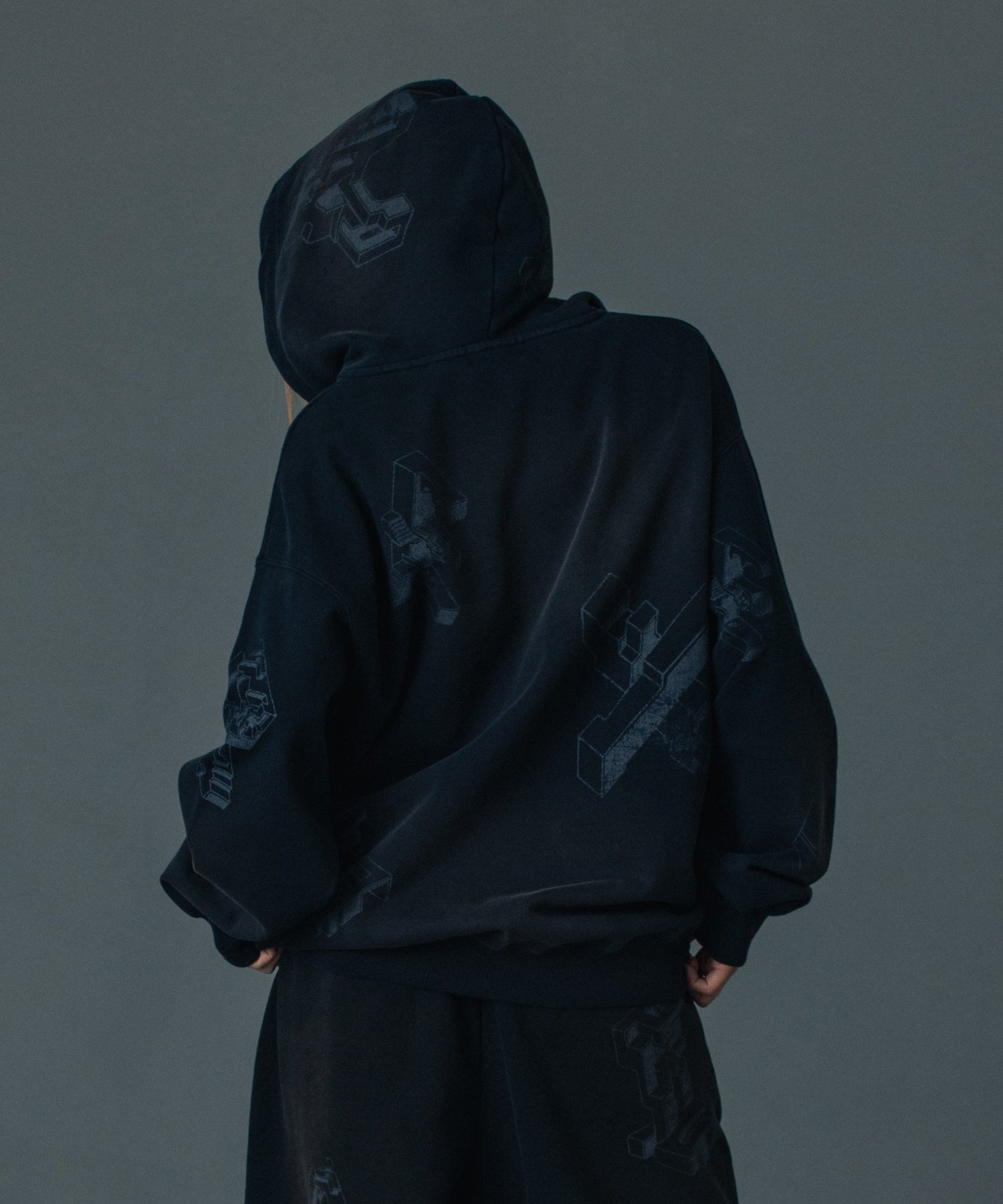 GEOMETRIC ZIP UP HOODED SWEATSHIRT