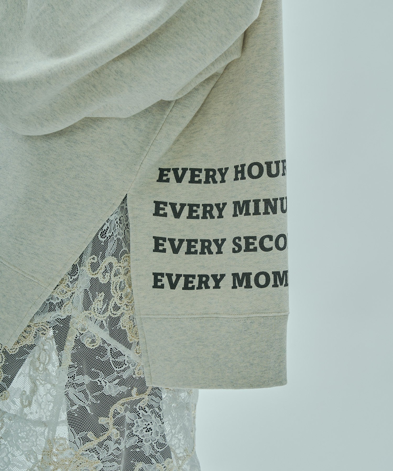 GENE HEAVENS/TUCK SLEEVE GRAPHIC LOGO SWEAT